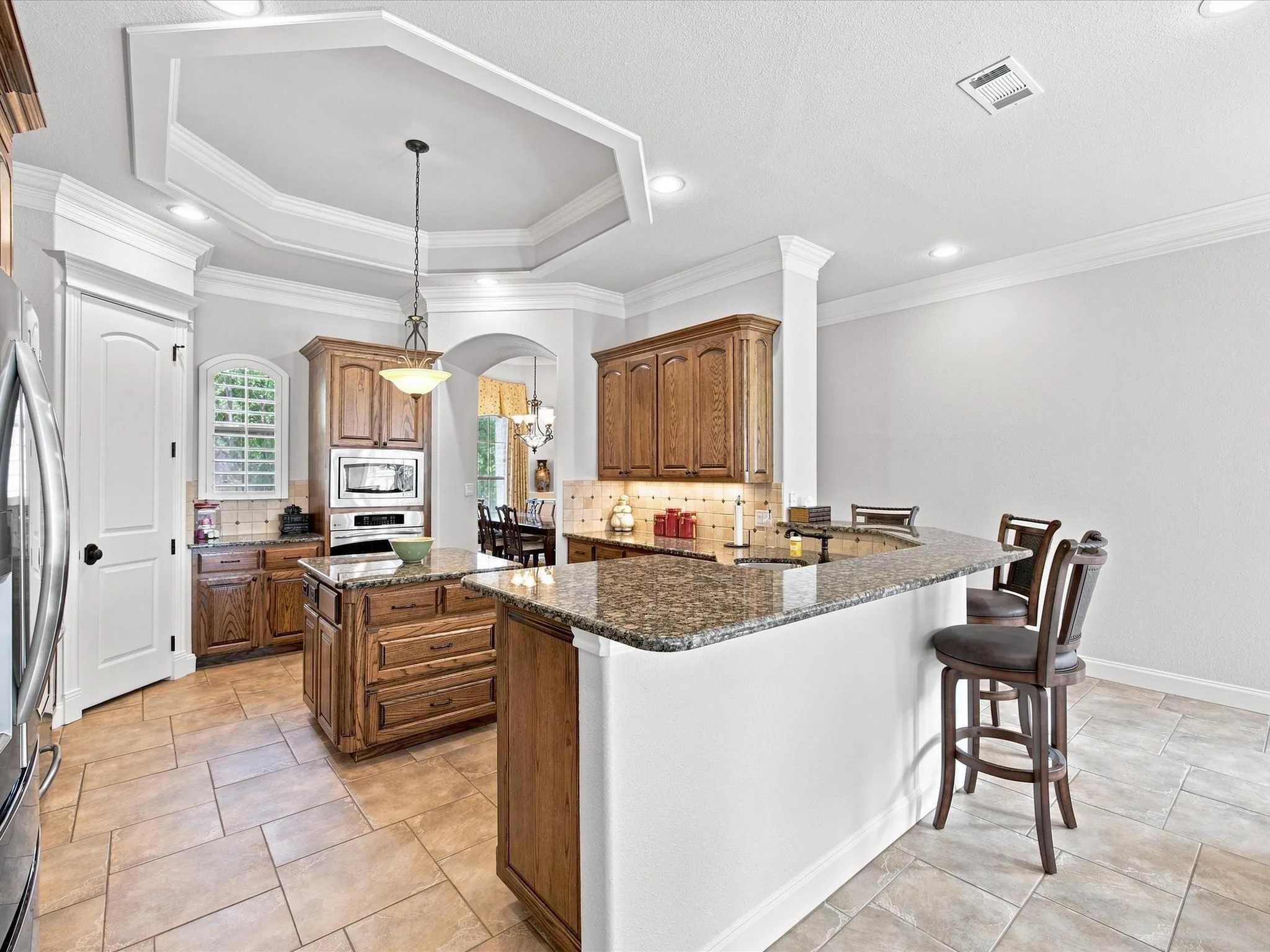 Single Family Residence For Sale in Parker County , 104 Lariat Court, Azle, Texas 76020, 4 Bedroom, 3 Bathroom, 3 Garage spaces, 3,469 Sqft, built in 2007, Preowned, mls#21232281, Real Estate Agent in Azle, Homes For Sale in Parker county, Homes For Sale in Azle, Realtor in Azle Texas, Real Estate Brokerage Independent Realty Texas, Luminita Cordes Realtor