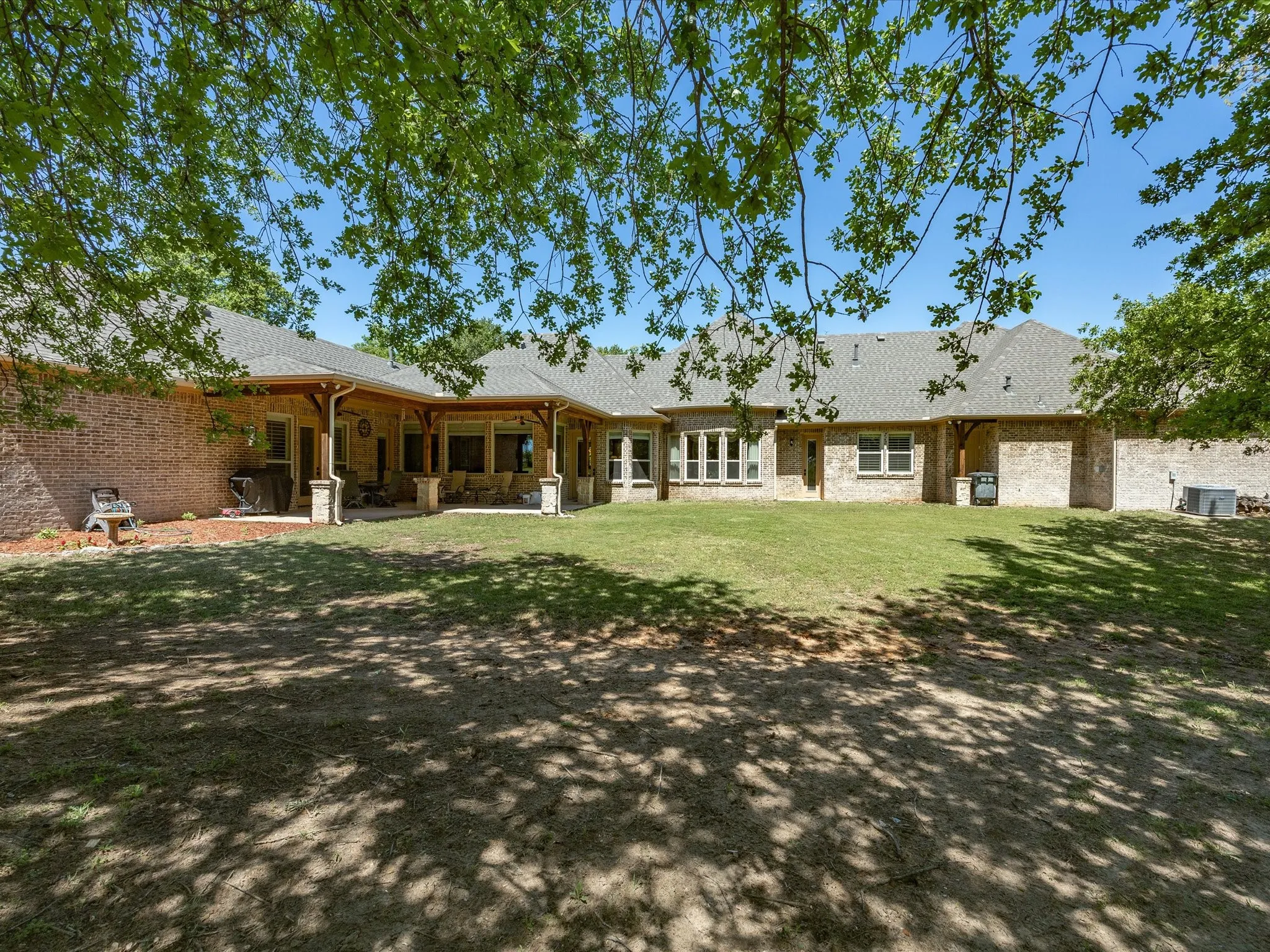 Single Family Residence For Sale in Parker County , 104 Lariat Court, Azle, Texas 76020, 4 Bedroom, 3 Bathroom, 3 Garage spaces, 3,469 Sqft, built in 2007, Preowned, mls#21232281, Real Estate Agent in Azle, Homes For Sale in Parker county, Homes For Sale in Azle, Realtor in Azle Texas, Real Estate Brokerage Independent Realty Texas, Luminita Cordes Realtor