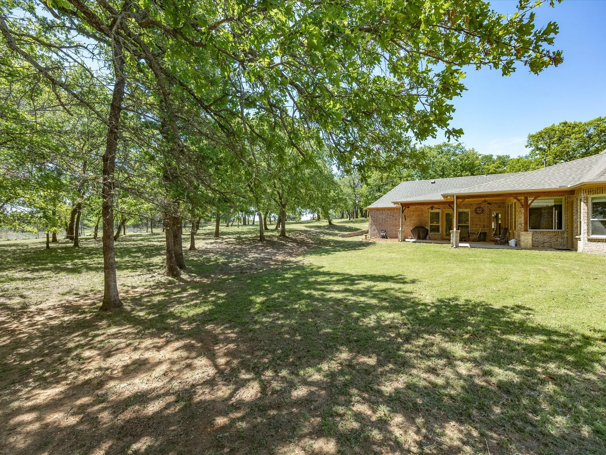 Single Family Residence For Sale in Parker County , 104 Lariat Court, Azle, Texas 76020, 4 Bedroom, 3 Bathroom, 3 Garage spaces, 3,469 Sqft, built in 2007, Preowned, mls#21232281, Real Estate Agent in Azle, Homes For Sale in Parker county, Homes For Sale in Azle, Realtor in Azle Texas, Real Estate Brokerage Independent Realty Texas, Luminita Cordes Realtor