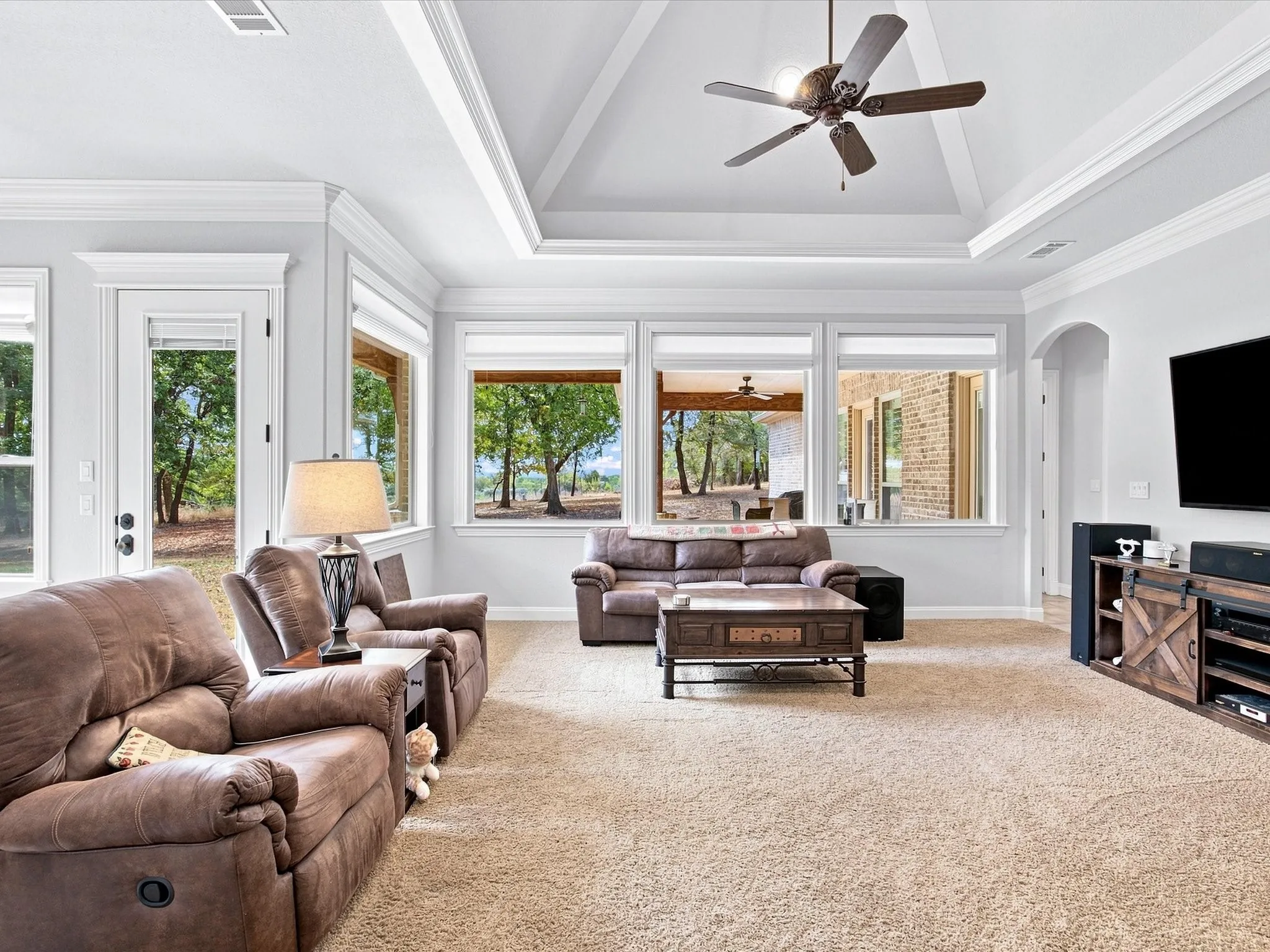 Single Family Residence For Sale in Parker County , 104 Lariat Court, Azle, Texas 76020, 4 Bedroom, 3 Bathroom, 3 Garage spaces, 3,469 Sqft, built in 2007, Preowned, mls#21232281, Real Estate Agent in Azle, Homes For Sale in Parker county, Homes For Sale in Azle, Realtor in Azle Texas, Real Estate Brokerage Independent Realty Texas, Luminita Cordes Realtor