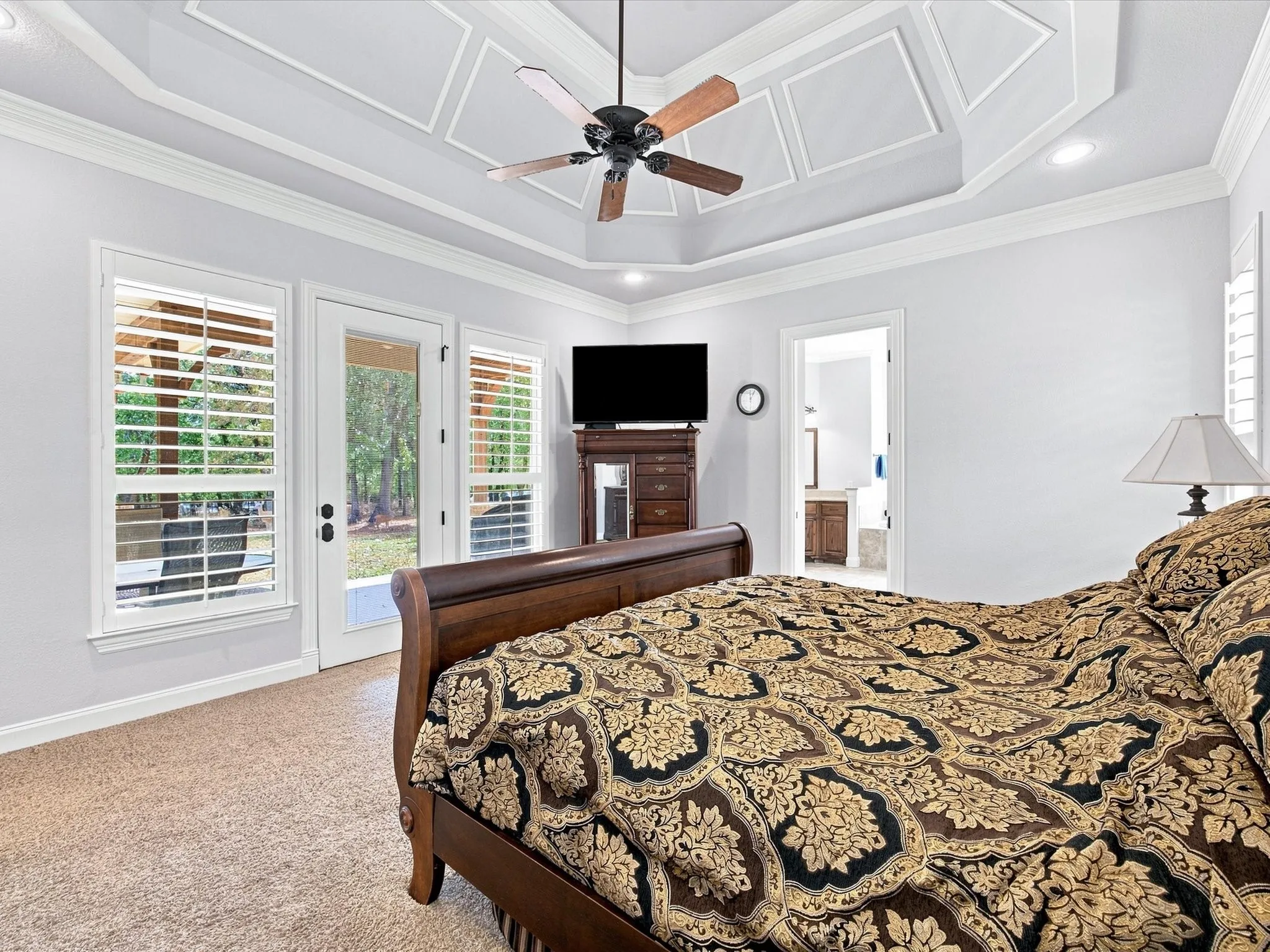 Single Family Residence For Sale in Parker County , 104 Lariat Court, Azle, Texas 76020, 4 Bedroom, 3 Bathroom, 3 Garage spaces, 3,469 Sqft, built in 2007, Preowned, mls#21232281, Real Estate Agent in Azle, Homes For Sale in Parker county, Homes For Sale in Azle, Realtor in Azle Texas, Real Estate Brokerage Independent Realty Texas, Luminita Cordes Realtor