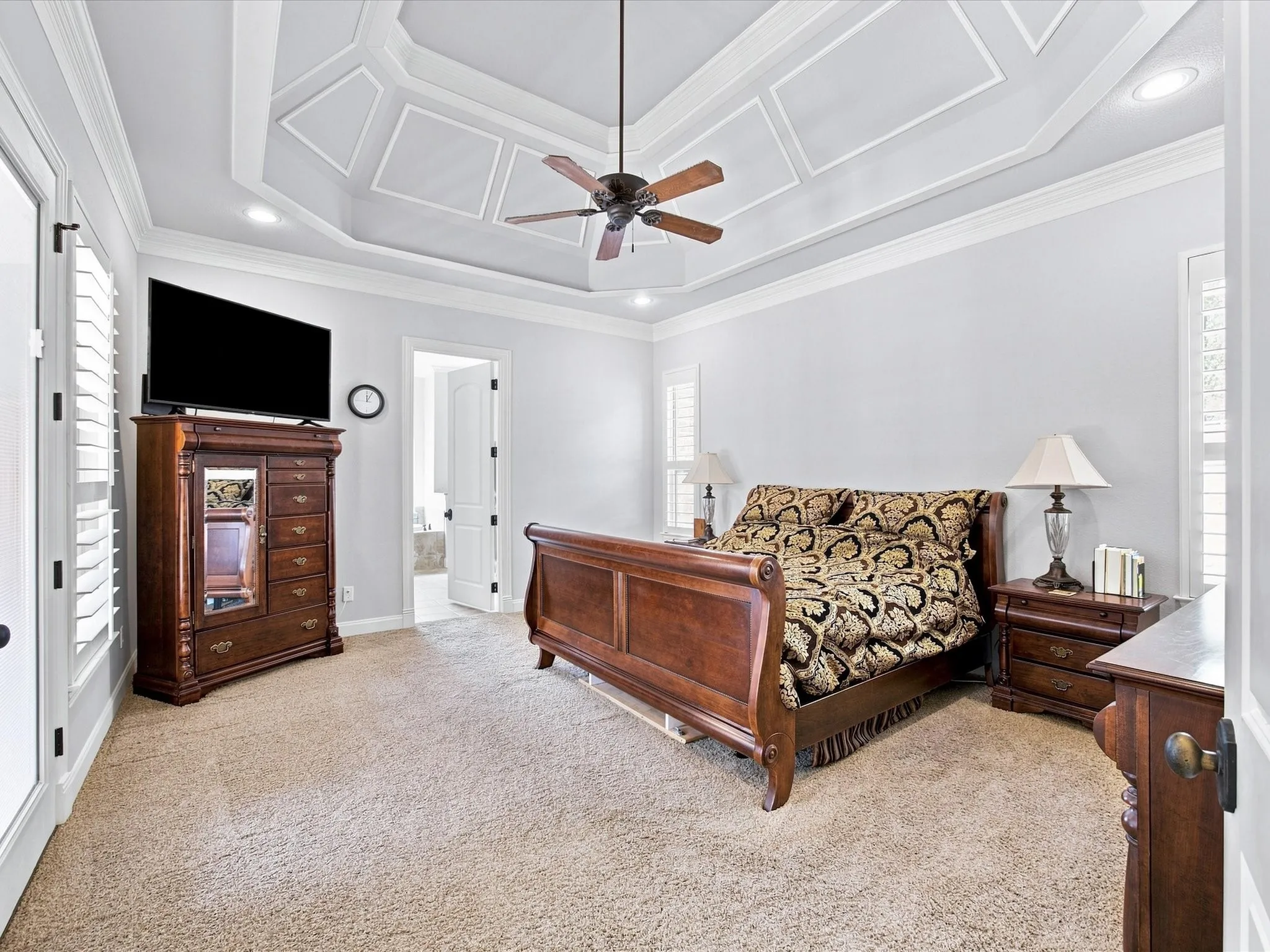 Single Family Residence For Sale in Parker County , 104 Lariat Court, Azle, Texas 76020, 4 Bedroom, 3 Bathroom, 3 Garage spaces, 3,469 Sqft, built in 2007, Preowned, mls#21232281, Real Estate Agent in Azle, Homes For Sale in Parker county, Homes For Sale in Azle, Realtor in Azle Texas, Real Estate Brokerage Independent Realty Texas, Luminita Cordes Realtor