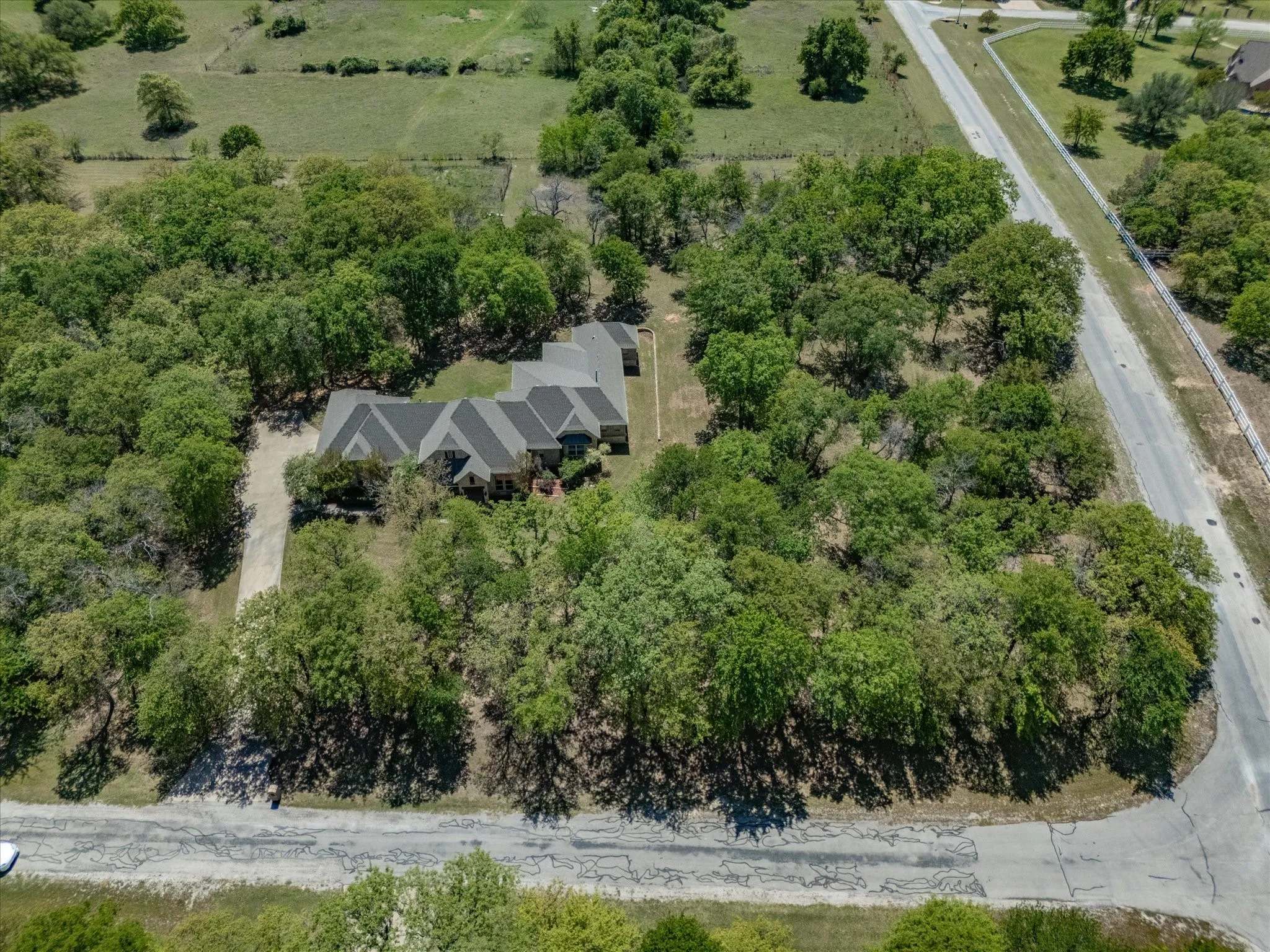 Single Family Residence For Sale in Parker County , 104 Lariat Court, Azle, Texas 76020, 4 Bedroom, 3 Bathroom, 3 Garage spaces, 3,469 Sqft, built in 2007, Preowned, mls#21232281, Real Estate Agent in Azle, Homes For Sale in Parker county, Homes For Sale in Azle, Realtor in Azle Texas, Real Estate Brokerage Independent Realty Texas, Luminita Cordes Realtor
