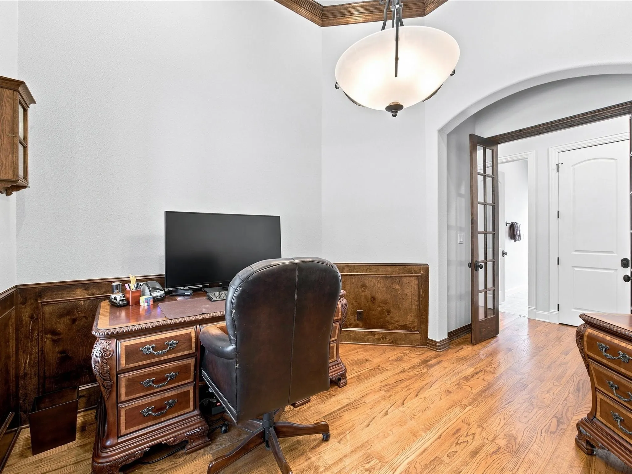 Single Family Residence For Sale in Parker County , 104 Lariat Court, Azle, Texas 76020, 4 Bedroom, 3 Bathroom, 3 Garage spaces, 3,469 Sqft, built in 2007, Preowned, mls#21232281, Real Estate Agent in Azle, Homes For Sale in Parker county, Homes For Sale in Azle, Realtor in Azle Texas, Real Estate Brokerage Independent Realty Texas, Luminita Cordes Realtor
