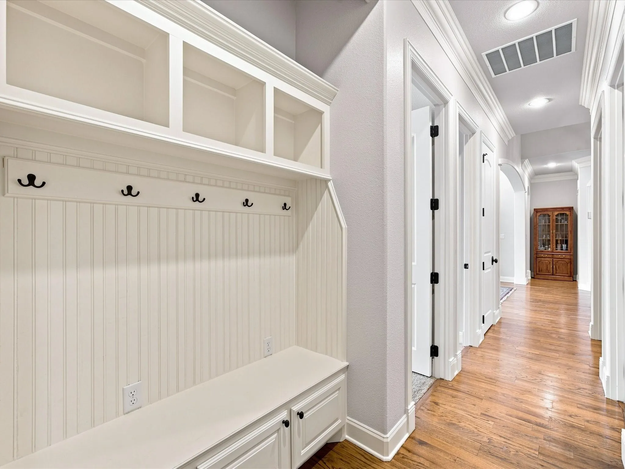 Single Family Residence For Sale in Parker County , 104 Lariat Court, Azle, Texas 76020, 4 Bedroom, 3 Bathroom, 3 Garage spaces, 3,469 Sqft, built in 2007, Preowned, mls#21232281, Real Estate Agent in Azle, Homes For Sale in Parker county, Homes For Sale in Azle, Realtor in Azle Texas, Real Estate Brokerage Independent Realty Texas, Luminita Cordes Realtor