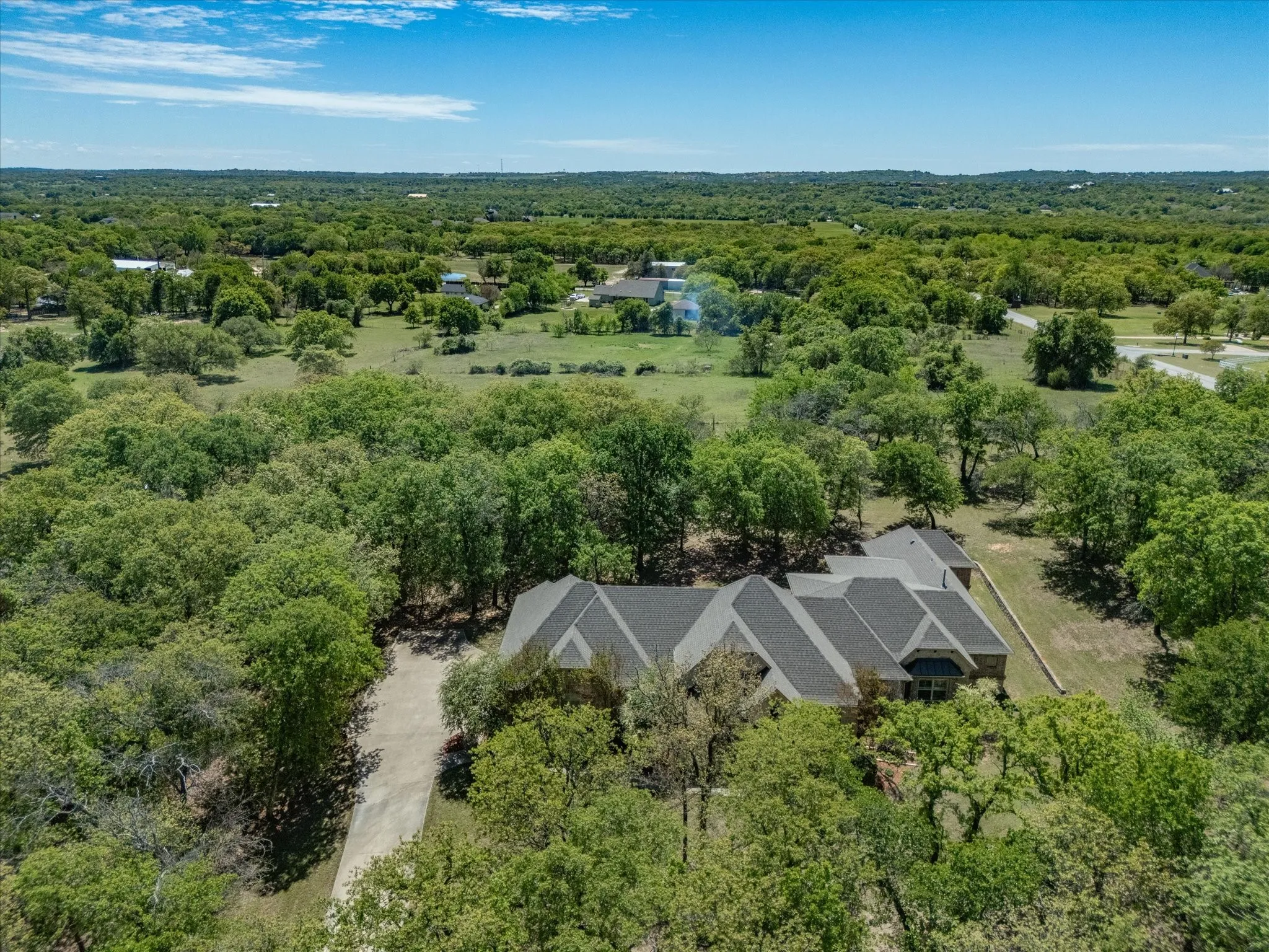 Single Family Residence For Sale in Parker County , 104 Lariat Court, Azle, Texas 76020, 4 Bedroom, 3 Bathroom, 3 Garage spaces, 3,469 Sqft, built in 2007, Preowned, mls#21232281, Real Estate Agent in Azle, Homes For Sale in Parker county, Homes For Sale in Azle, Realtor in Azle Texas, Real Estate Brokerage Independent Realty Texas, Luminita Cordes Realtor