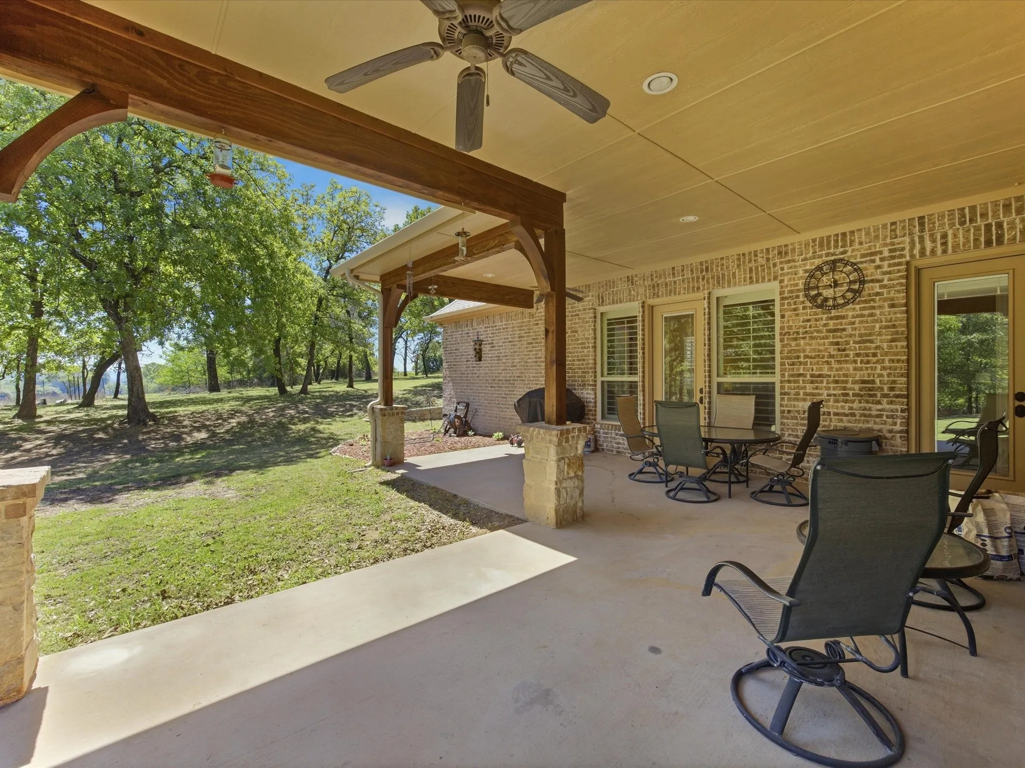 Single Family Residence For Sale in Parker County , 104 Lariat Court, Azle, Texas 76020, 4 Bedroom, 3 Bathroom, 3 Garage spaces, 3,469 Sqft, built in 2007, Preowned, mls#21232281, Real Estate Agent in Azle, Homes For Sale in Parker county, Homes For Sale in Azle, Realtor in Azle Texas, Real Estate Brokerage Independent Realty Texas, Luminita Cordes Realtor