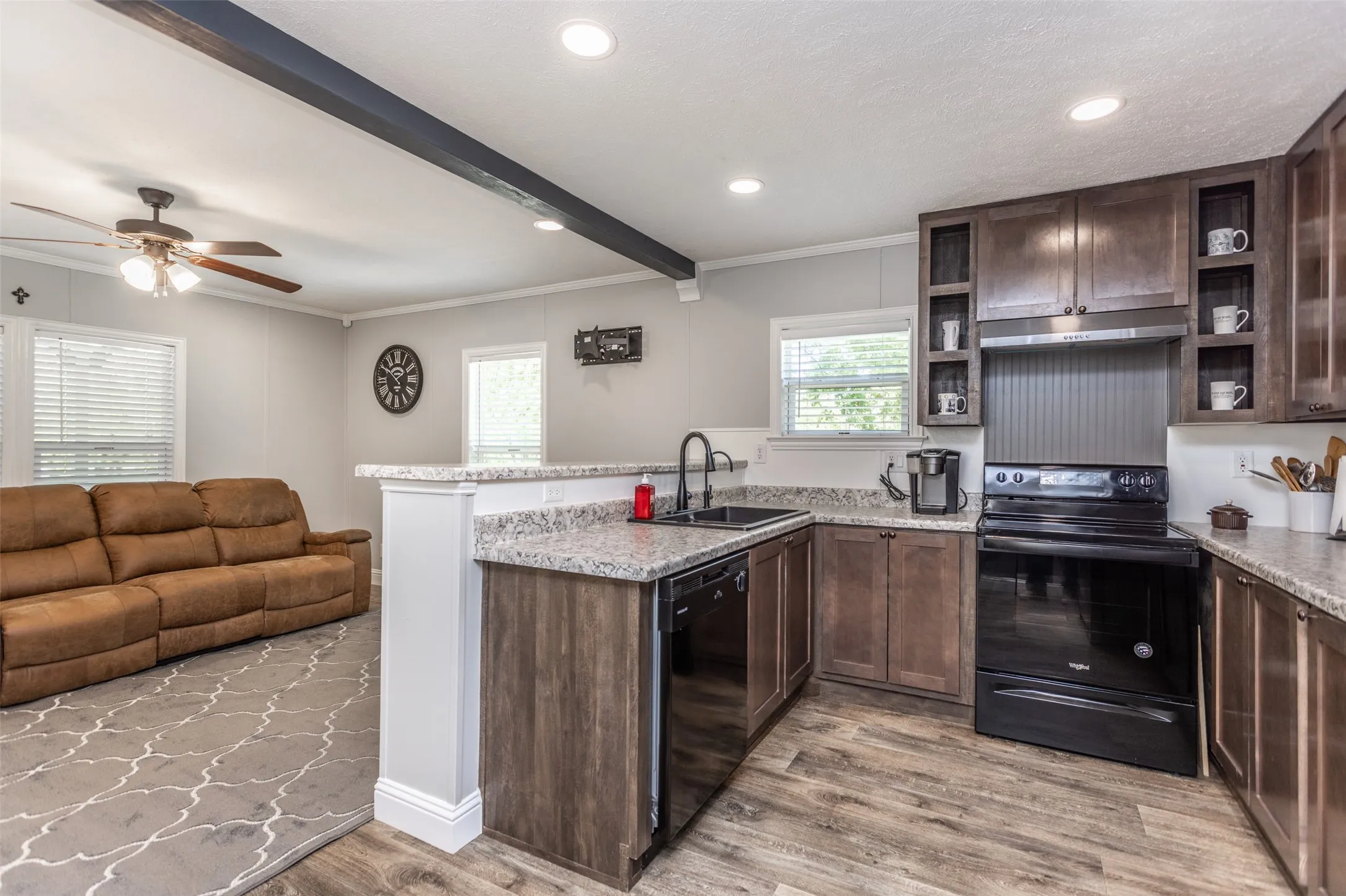 Manufactured Home For Sale in Grayson County , 100 Shawnee Trail Road, Whitesboro, Texas 76273, 2 Bedroom, 2 Bathroom, 4 Garage spaces, 900 Sqft, built in 2019, Preowned, mls#21233430, Real Estate Agent in Whitesboro, Homes For Sale in Grayson county, Homes For Sale in Whitesboro, Realtor in Whitesboro Texas, Real Estate Brokerage Independent Realty Texas, Luminita Cordes Realtor
