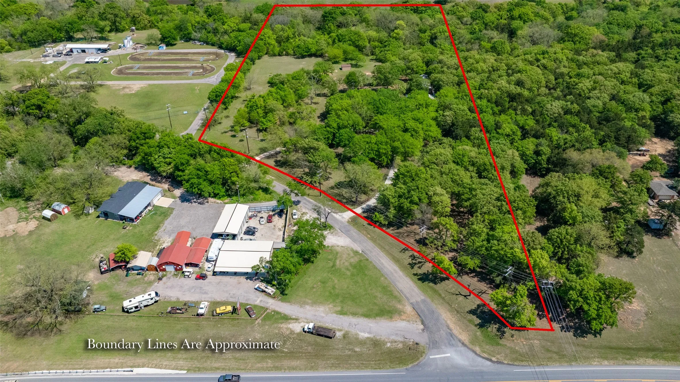 Manufactured Home For Sale in Grayson County , 100 Shawnee Trail Road, Whitesboro, Texas 76273, 2 Bedroom, 2 Bathroom, 4 Garage spaces, 900 Sqft, built in 2019, Preowned, mls#21233430, Real Estate Agent in Whitesboro, Homes For Sale in Grayson county, Homes For Sale in Whitesboro, Realtor in Whitesboro Texas, Real Estate Brokerage Independent Realty Texas, Luminita Cordes Realtor