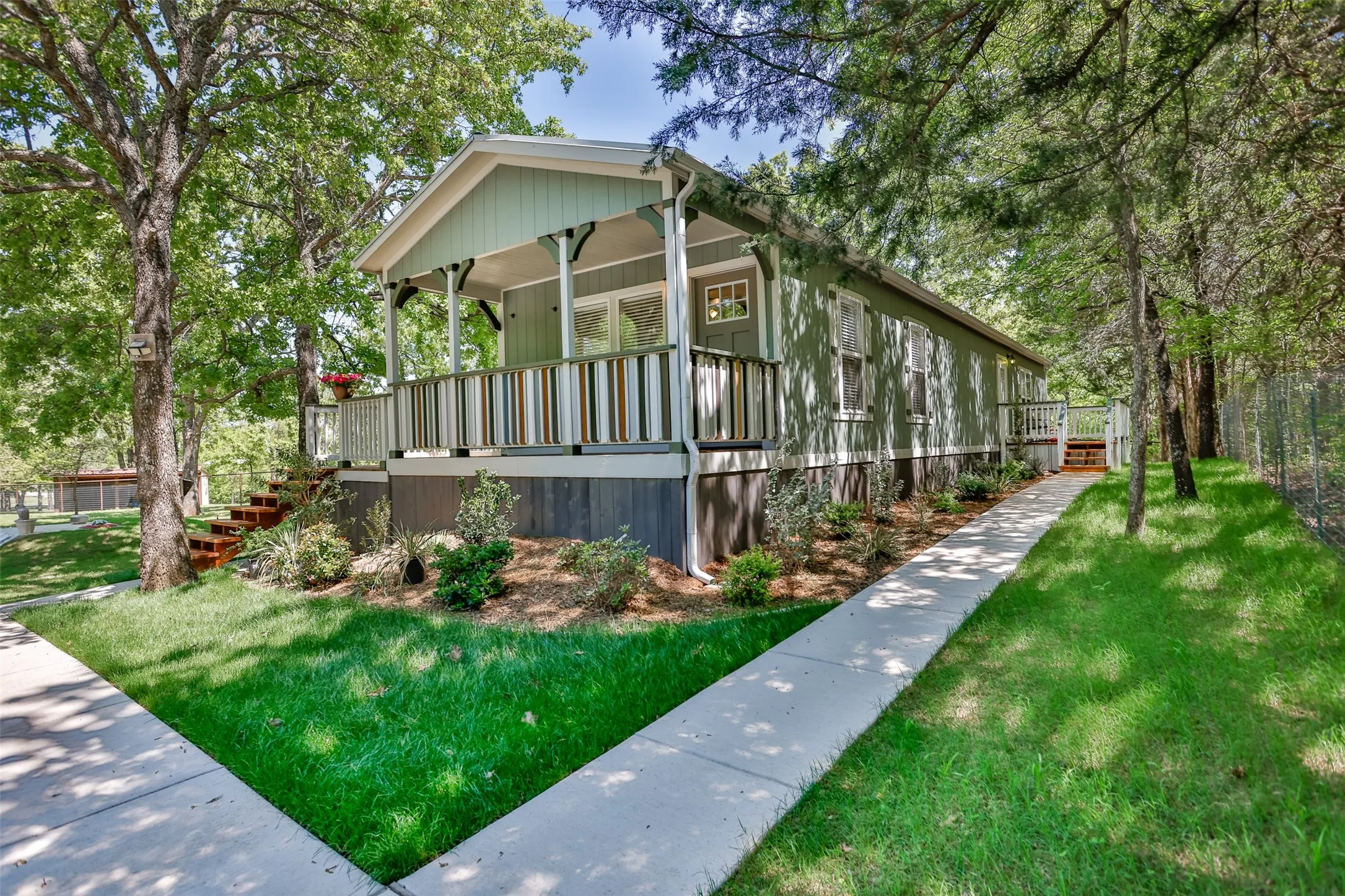 Manufactured Home For Sale in Grayson County , 100 Shawnee Trail Road, Whitesboro, Texas 76273, 2 Bedroom, 2 Bathroom, 4 Garage spaces, 900 Sqft, built in 2019, Preowned, mls#21233430, Real Estate Agent in Whitesboro, Homes For Sale in Grayson county, Homes For Sale in Whitesboro, Realtor in Whitesboro Texas, Real Estate Brokerage Independent Realty Texas, Luminita Cordes Realtor