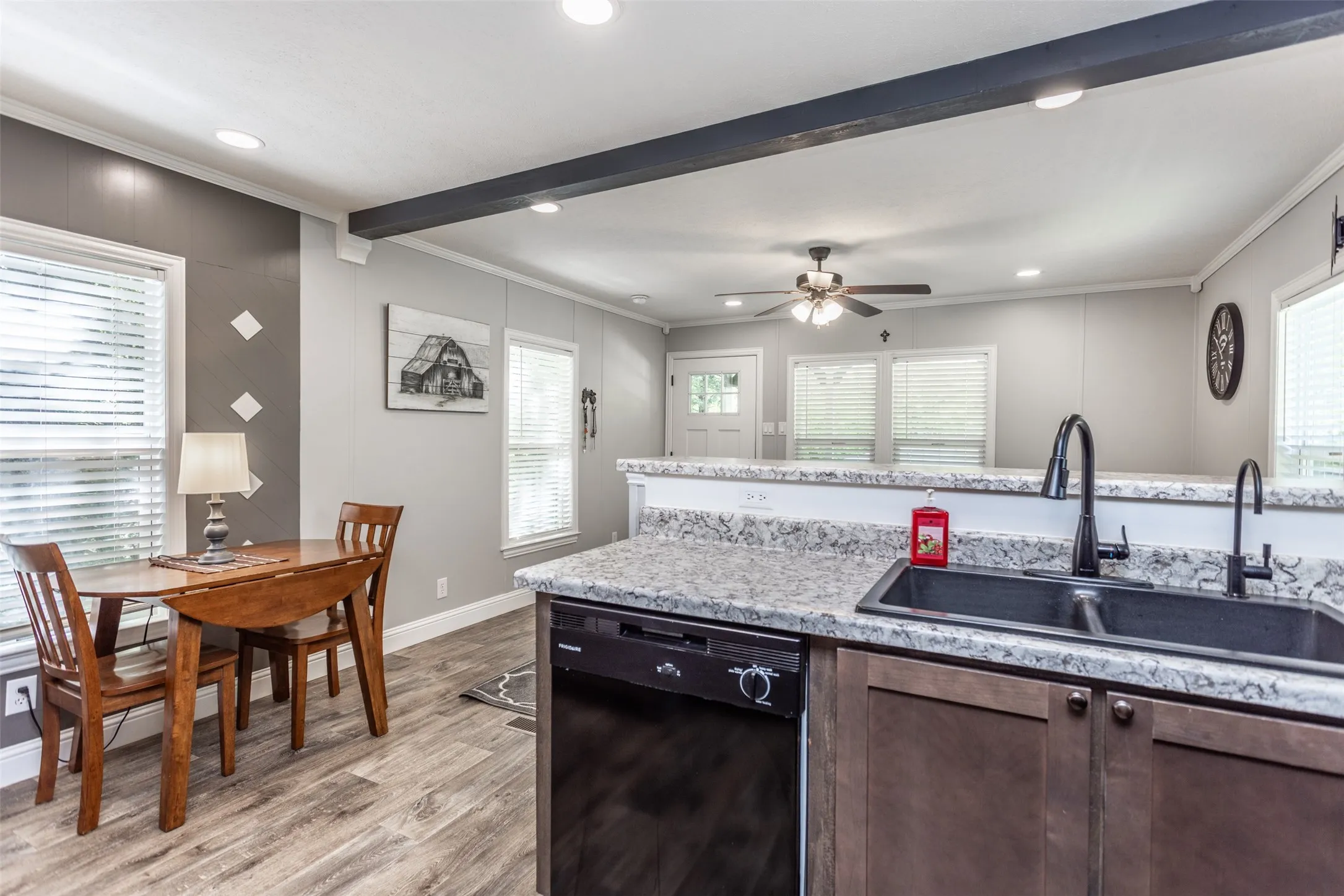 Open Floorplan Kitchen and Dining area