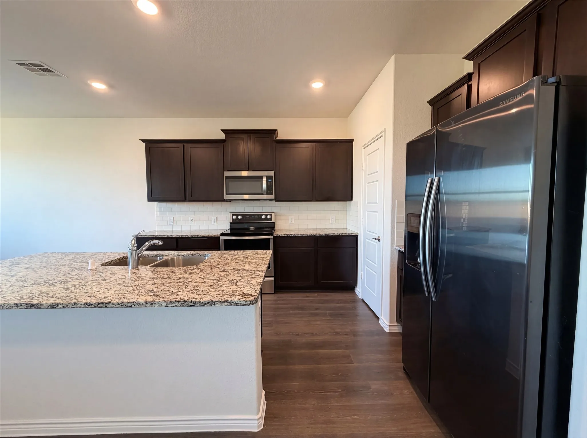 Single Family Residence For Sale in Collin County , 1012 Crepe Myrtle Lane, Anna, Texas 75409, 4 Bedroom, 3 Bathroom, 2 Garage spaces, 2,393 Sqft, built in 2020, Preowned, mls#21234198, Real Estate Agent in Anna, Homes For Sale in Collin county, Homes For Sale in Anna, Realtor in Anna Texas, Real Estate Brokerage Independent Realty Texas, Luminita Cordes Realtor