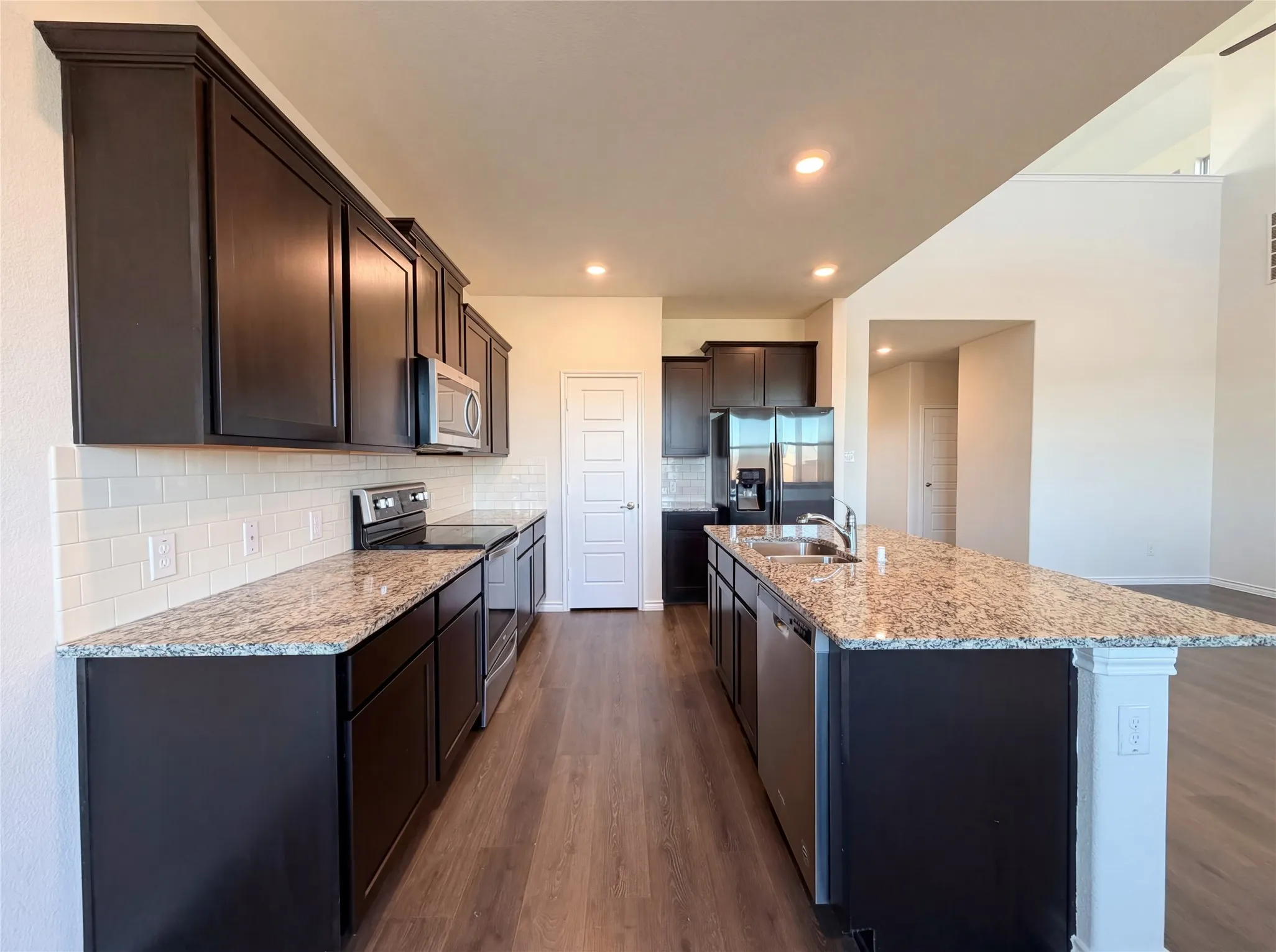 Single Family Residence For Sale in Collin County , 1012 Crepe Myrtle Lane, Anna, Texas 75409, 4 Bedroom, 3 Bathroom, 2 Garage spaces, 2,393 Sqft, built in 2020, Preowned, mls#21234198, Real Estate Agent in Anna, Homes For Sale in Collin county, Homes For Sale in Anna, Realtor in Anna Texas, Real Estate Brokerage Independent Realty Texas, Luminita Cordes Realtor