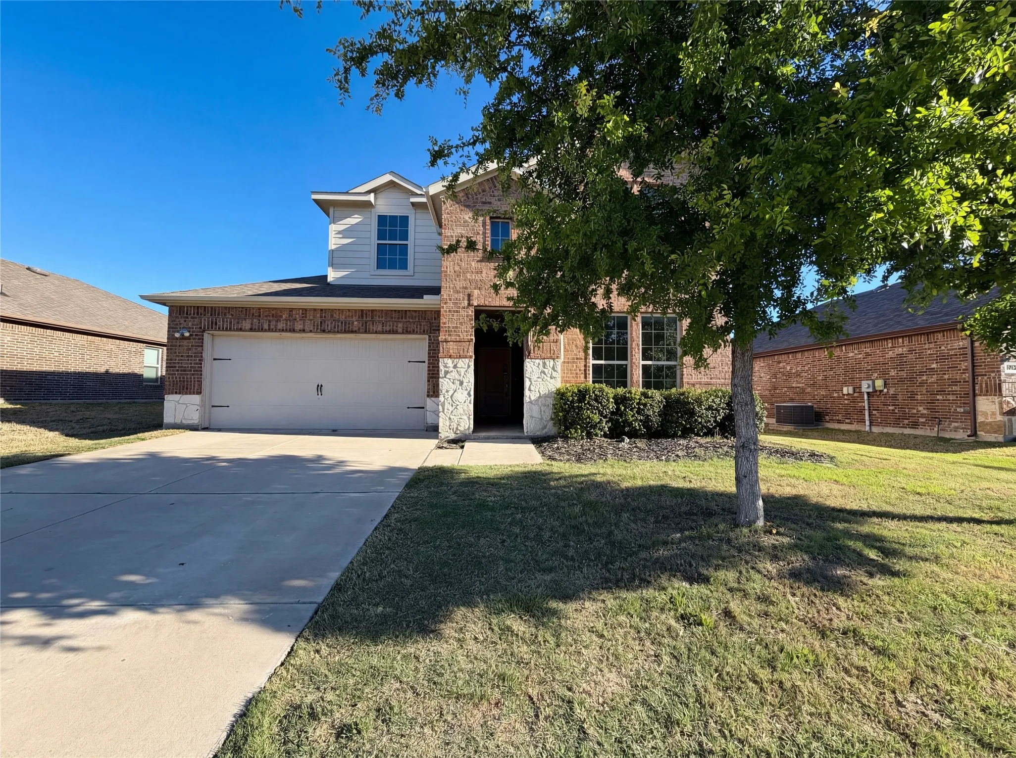 Single Family Residence For Sale in Collin County , 1012 Crepe Myrtle Lane, Anna, Texas 75409, 4 Bedroom, 3 Bathroom, 2 Garage spaces, 2,393 Sqft, built in 2020, Preowned, mls#21234198, Real Estate Agent in Anna, Homes For Sale in Collin county, Homes For Sale in Anna, Realtor in Anna Texas, Real Estate Brokerage Independent Realty Texas, Luminita Cordes Realtor
