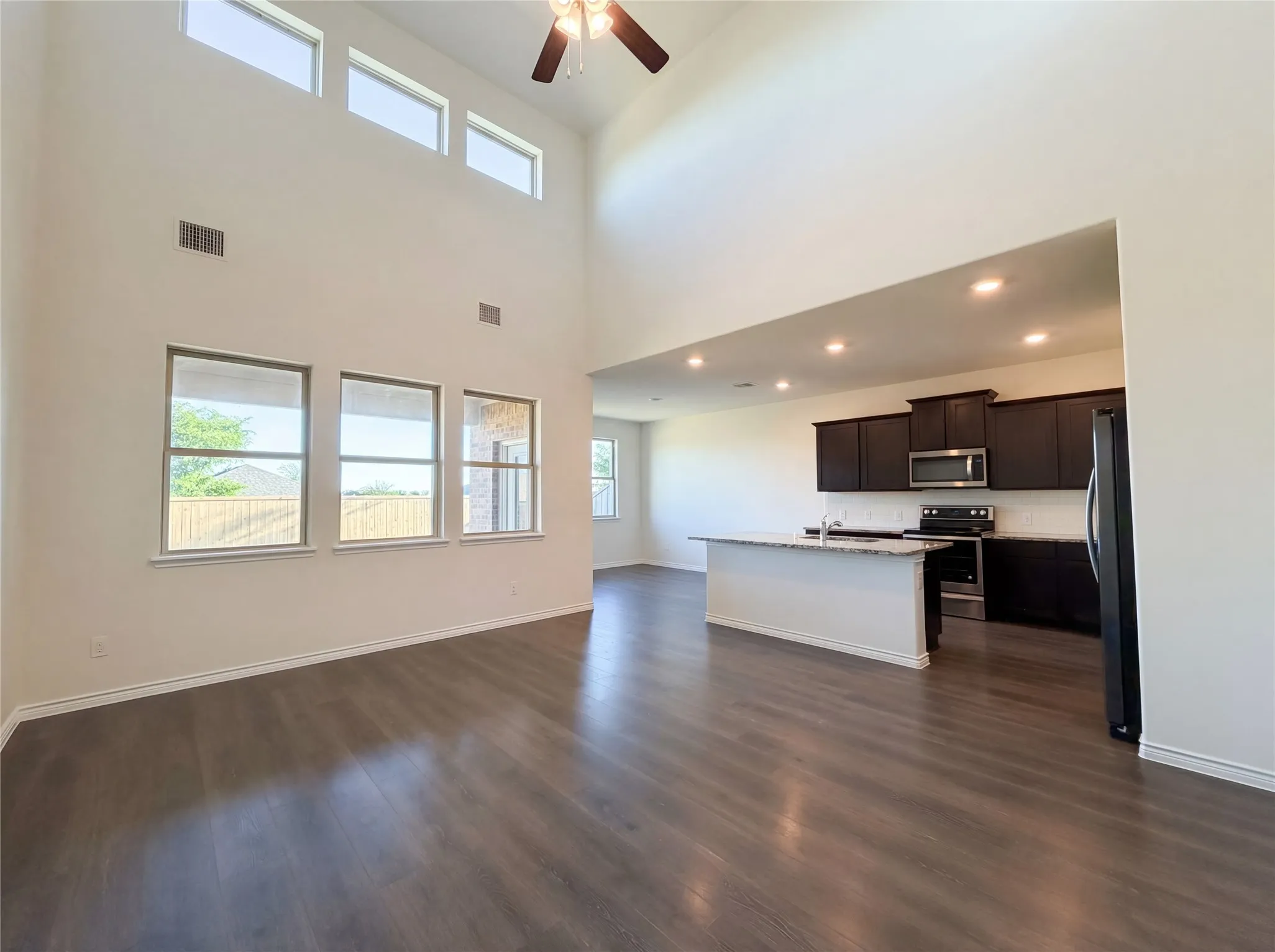 Single Family Residence For Sale in Collin County , 1012 Crepe Myrtle Lane, Anna, Texas 75409, 4 Bedroom, 3 Bathroom, 2 Garage spaces, 2,393 Sqft, built in 2020, Preowned, mls#21234198, Real Estate Agent in Anna, Homes For Sale in Collin county, Homes For Sale in Anna, Realtor in Anna Texas, Real Estate Brokerage Independent Realty Texas, Luminita Cordes Realtor