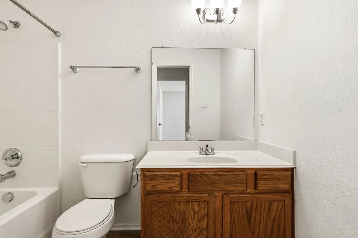 Single Family Residence For Sale in Collin County , 2512 Quail Ridge Road, Melissa, Texas 75454, 3 Bedroom, 2 Bathroom, 2 Garage spaces, 1,798 Sqft, built in 2003, Preowned, Price $310,000, mls#21231968, Real Estate Agent in Melissa, Homes For Sale in Collin county, Homes For Sale in Melissa, Realtor in Melissa Texas, Real Estate Brokerage Independent Realty Texas, Luminita Cordes Realtor