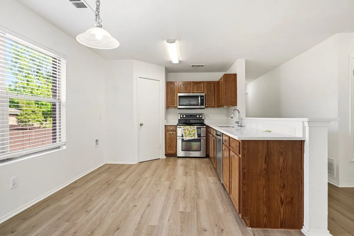 Single Family Residence For Sale in Collin County , 2512 Quail Ridge Road, Melissa, Texas 75454, 3 Bedroom, 2 Bathroom, 2 Garage spaces, 1,798 Sqft, built in 2003, Preowned, Price $310,000, mls#21231968, Real Estate Agent in Melissa, Homes For Sale in Collin county, Homes For Sale in Melissa, Realtor in Melissa Texas, Real Estate Brokerage Independent Realty Texas, Luminita Cordes Realtor