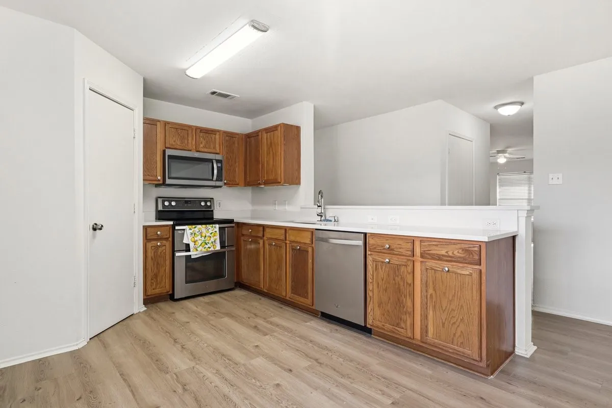 Single Family Residence For Sale in Collin County , 2512 Quail Ridge Road, Melissa, Texas 75454, 3 Bedroom, 2 Bathroom, 2 Garage spaces, 1,798 Sqft, built in 2003, Preowned, Price $310,000, mls#21231968, Real Estate Agent in Melissa, Homes For Sale in Collin county, Homes For Sale in Melissa, Realtor in Melissa Texas, Real Estate Brokerage Independent Realty Texas, Luminita Cordes Realtor