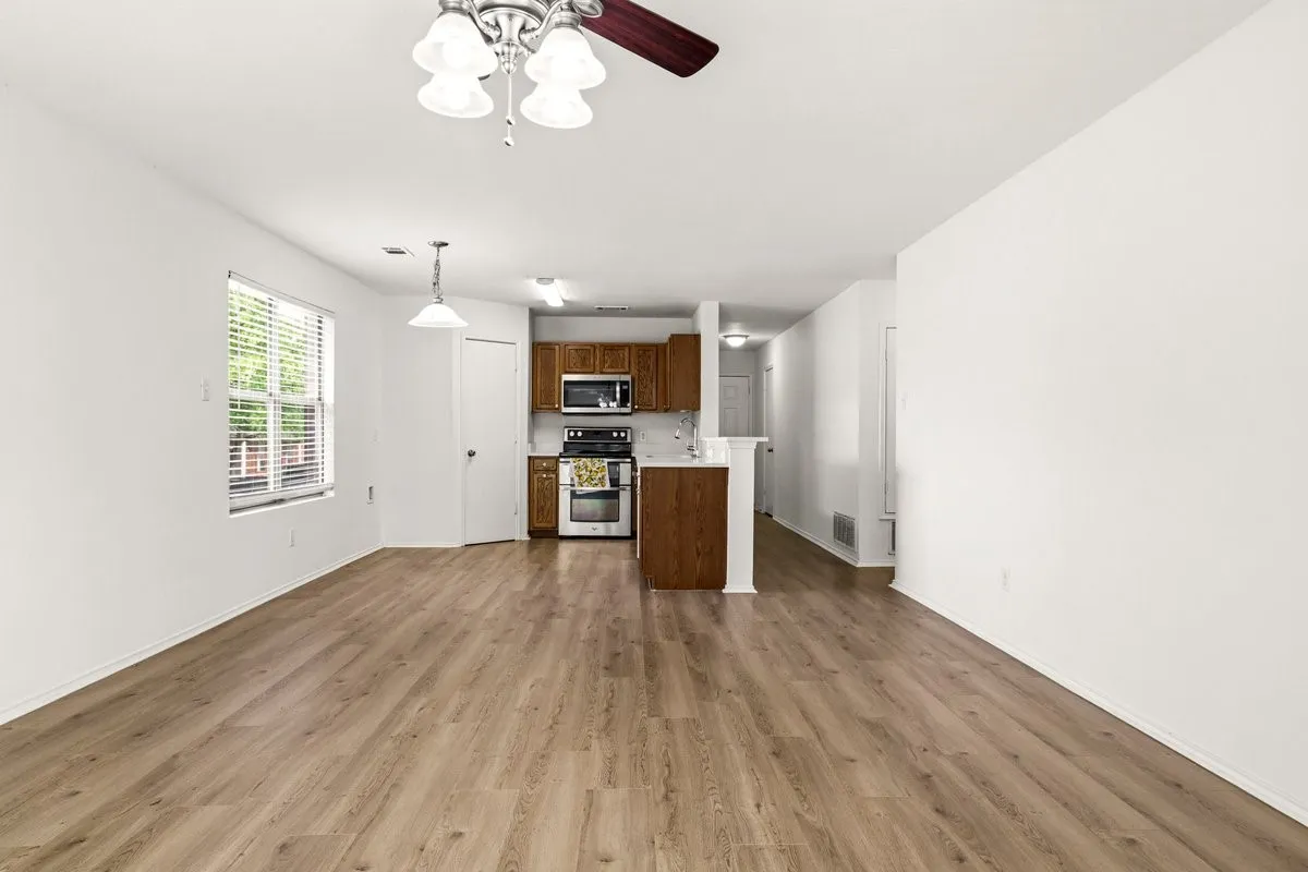 Single Family Residence For Sale in Collin County , 2512 Quail Ridge Road, Melissa, Texas 75454, 3 Bedroom, 2 Bathroom, 2 Garage spaces, 1,798 Sqft, built in 2003, Preowned, Price $310,000, mls#21231968, Real Estate Agent in Melissa, Homes For Sale in Collin county, Homes For Sale in Melissa, Realtor in Melissa Texas, Real Estate Brokerage Independent Realty Texas, Luminita Cordes Realtor