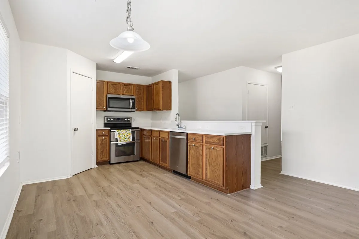 Single Family Residence For Sale in Collin County , 2512 Quail Ridge Road, Melissa, Texas 75454, 3 Bedroom, 2 Bathroom, 2 Garage spaces, 1,798 Sqft, built in 2003, Preowned, Price $310,000, mls#21231968, Real Estate Agent in Melissa, Homes For Sale in Collin county, Homes For Sale in Melissa, Realtor in Melissa Texas, Real Estate Brokerage Independent Realty Texas, Luminita Cordes Realtor