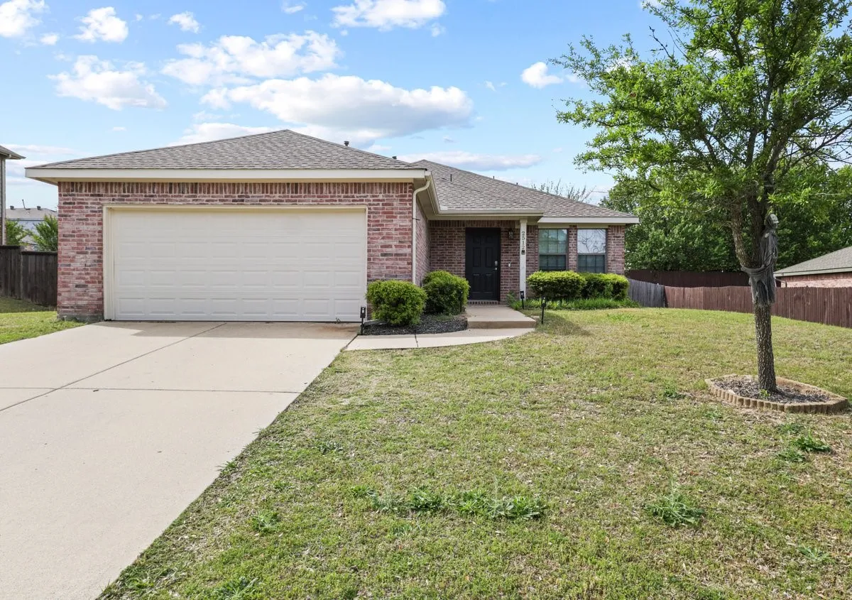 Single Family Residence For Sale in Collin County , 2512 Quail Ridge Road, Melissa, Texas 75454, 3 Bedroom, 2 Bathroom, 2 Garage spaces, 1,798 Sqft, built in 2003, Preowned, Price $310,000, mls#21231968, Real Estate Agent in Melissa, Homes For Sale in Collin county, Homes For Sale in Melissa, Realtor in Melissa Texas, Real Estate Brokerage Independent Realty Texas, Luminita Cordes Realtor