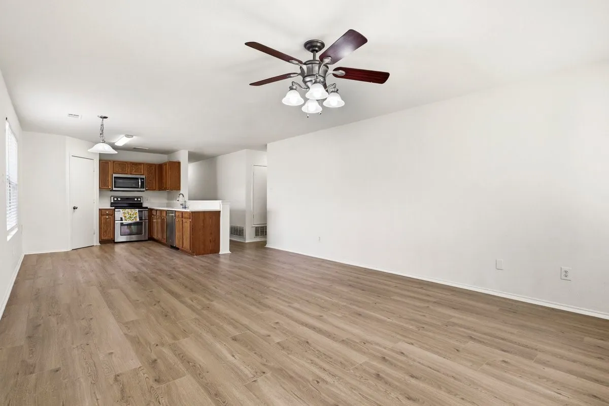 Single Family Residence For Sale in Collin County , 2512 Quail Ridge Road, Melissa, Texas 75454, 3 Bedroom, 2 Bathroom, 2 Garage spaces, 1,798 Sqft, built in 2003, Preowned, Price $310,000, mls#21231968, Real Estate Agent in Melissa, Homes For Sale in Collin county, Homes For Sale in Melissa, Realtor in Melissa Texas, Real Estate Brokerage Independent Realty Texas, Luminita Cordes Realtor
