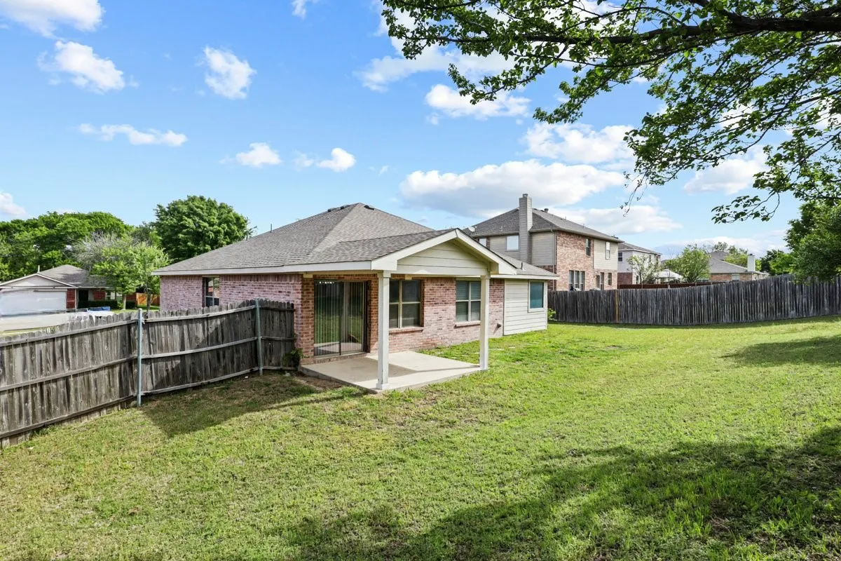 Single Family Residence For Sale in Collin County , 2512 Quail Ridge Road, Melissa, Texas 75454, 3 Bedroom, 2 Bathroom, 2 Garage spaces, 1,798 Sqft, built in 2003, Preowned, Price $310,000, mls#21231968, Real Estate Agent in Melissa, Homes For Sale in Collin county, Homes For Sale in Melissa, Realtor in Melissa Texas, Real Estate Brokerage Independent Realty Texas, Luminita Cordes Realtor