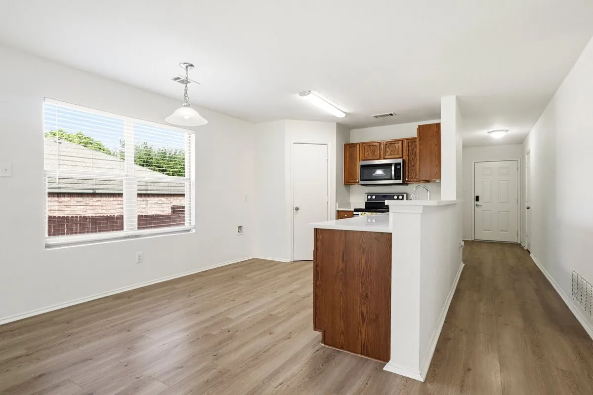 Single Family Residence For Sale in Collin County , 2512 Quail Ridge Road, Melissa, Texas 75454, 3 Bedroom, 2 Bathroom, 2 Garage spaces, 1,798 Sqft, built in 2003, Preowned, Price $310,000, mls#21231968, Real Estate Agent in Melissa, Homes For Sale in Collin county, Homes For Sale in Melissa, Realtor in Melissa Texas, Real Estate Brokerage Independent Realty Texas, Luminita Cordes Realtor