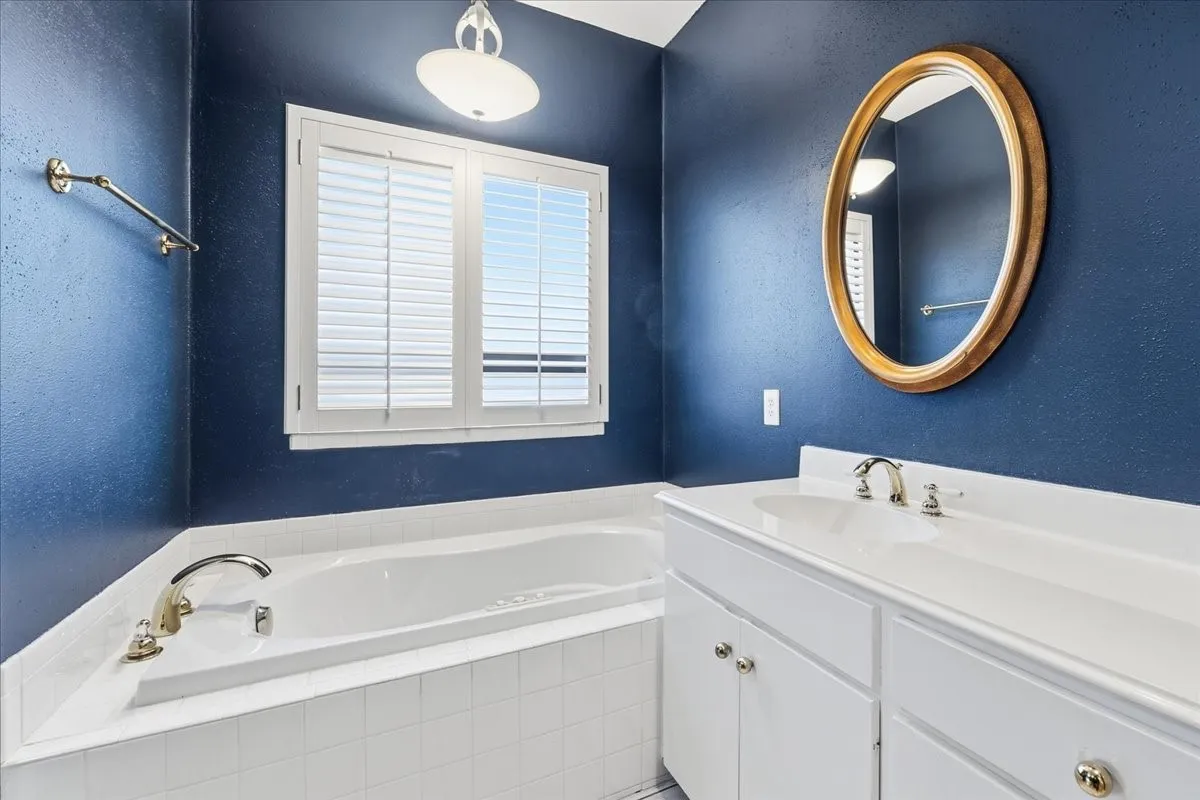 Single Family Residence For Rent in Tarrant County , 22 One Main Place, Benbrook, Texas 76126, 3 Bedroom, 4 Bathroom, 2 Garage spaces, 2,635 Sqft, built in 1984, Preowned, mls#21234229, Real Estate Agent in Benbrook, Homes For Rent in Tarrant county, Homes For Rent in Benbrook, Realtor in Benbrook Texas, Real Estate Brokerage Independent Realty Texas, Luminita Cordes Realtor