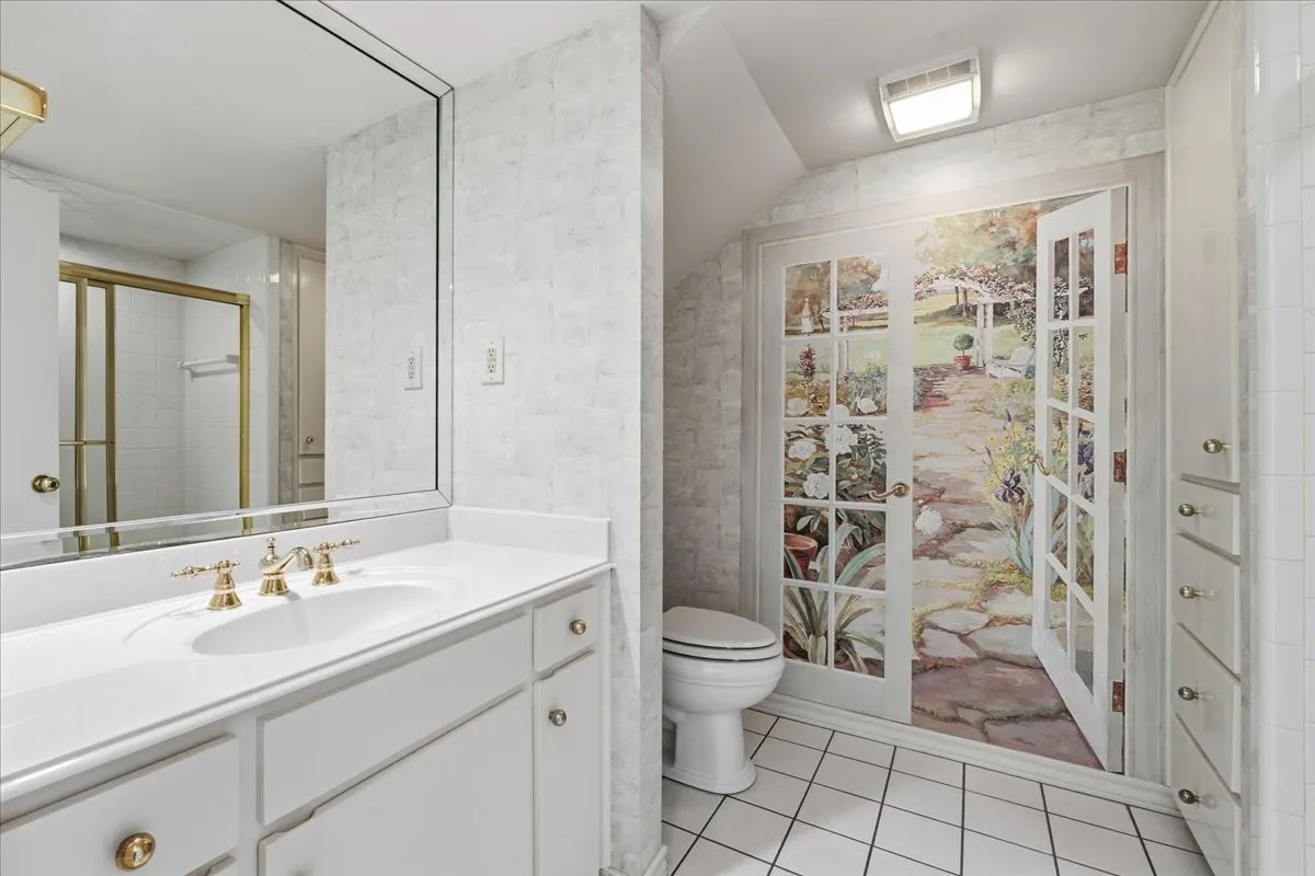 Single Family Residence For Rent in Tarrant County , 22 One Main Place, Benbrook, Texas 76126, 3 Bedroom, 4 Bathroom, 2 Garage spaces, 2,635 Sqft, built in 1984, Preowned, mls#21234229, Real Estate Agent in Benbrook, Homes For Rent in Tarrant county, Homes For Rent in Benbrook, Realtor in Benbrook Texas, Real Estate Brokerage Independent Realty Texas, Luminita Cordes Realtor
