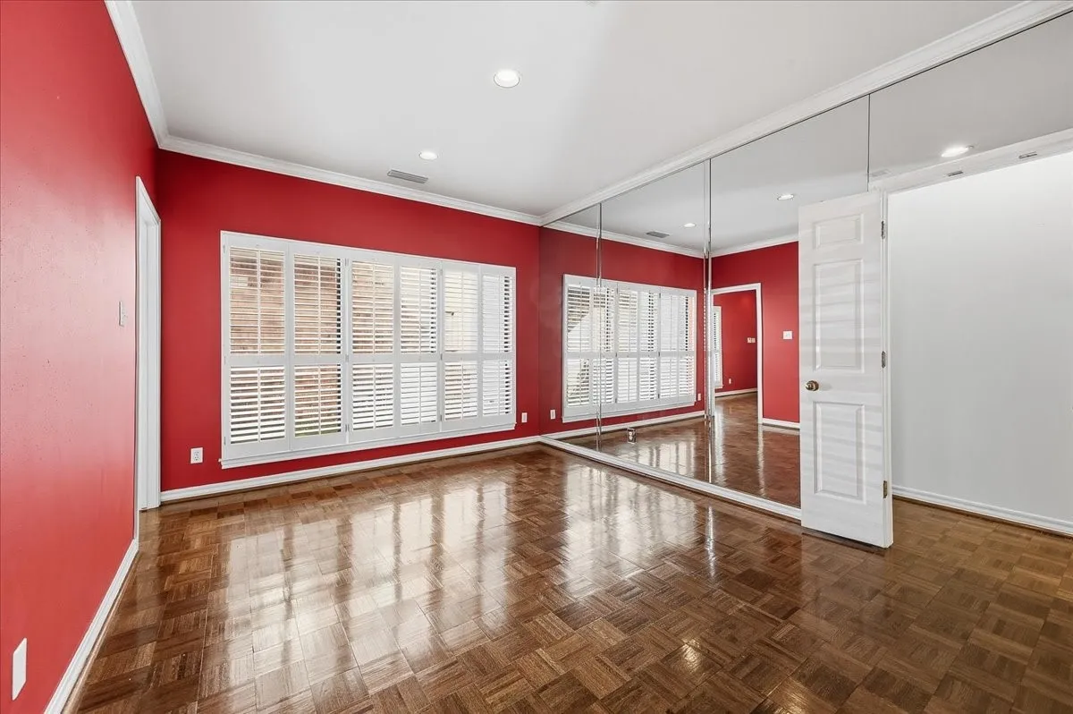 Single Family Residence For Rent in Tarrant County , 22 One Main Place, Benbrook, Texas 76126, 3 Bedroom, 4 Bathroom, 2 Garage spaces, 2,635 Sqft, built in 1984, Preowned, mls#21234229, Real Estate Agent in Benbrook, Homes For Rent in Tarrant county, Homes For Rent in Benbrook, Realtor in Benbrook Texas, Real Estate Brokerage Independent Realty Texas, Luminita Cordes Realtor