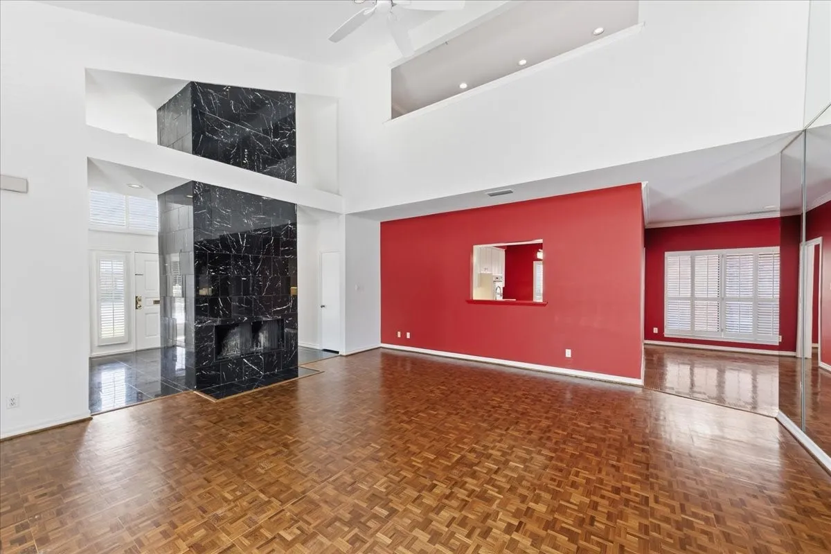 Single Family Residence For Rent in Tarrant County , 22 One Main Place, Benbrook, Texas 76126, 3 Bedroom, 4 Bathroom, 2 Garage spaces, 2,635 Sqft, built in 1984, Preowned, mls#21234229, Real Estate Agent in Benbrook, Homes For Rent in Tarrant county, Homes For Rent in Benbrook, Realtor in Benbrook Texas, Real Estate Brokerage Independent Realty Texas, Luminita Cordes Realtor