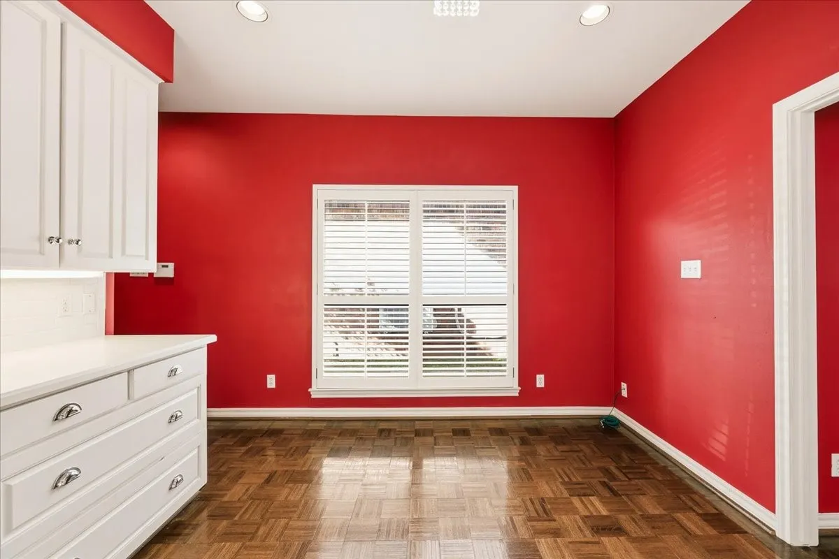 Single Family Residence For Rent in Tarrant County , 22 One Main Place, Benbrook, Texas 76126, 3 Bedroom, 4 Bathroom, 2 Garage spaces, 2,635 Sqft, built in 1984, Preowned, mls#21234229, Real Estate Agent in Benbrook, Homes For Rent in Tarrant county, Homes For Rent in Benbrook, Realtor in Benbrook Texas, Real Estate Brokerage Independent Realty Texas, Luminita Cordes Realtor