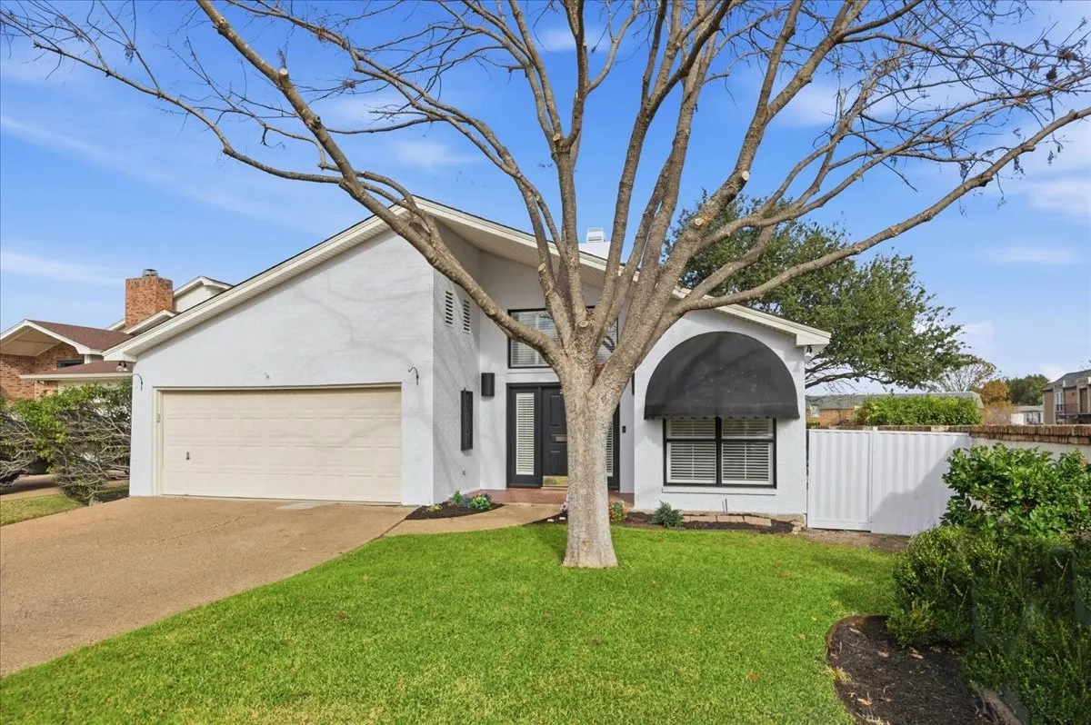 Single Family Residence For Rent in Tarrant County , 22 One Main Place, Benbrook, Texas 76126, 3 Bedroom, 4 Bathroom, 2 Garage spaces, 2,635 Sqft, built in 1984, Preowned, mls#21234229, Real Estate Agent in Benbrook, Homes For Rent in Tarrant county, Homes For Rent in Benbrook, Realtor in Benbrook Texas, Real Estate Brokerage Independent Realty Texas, Luminita Cordes Realtor