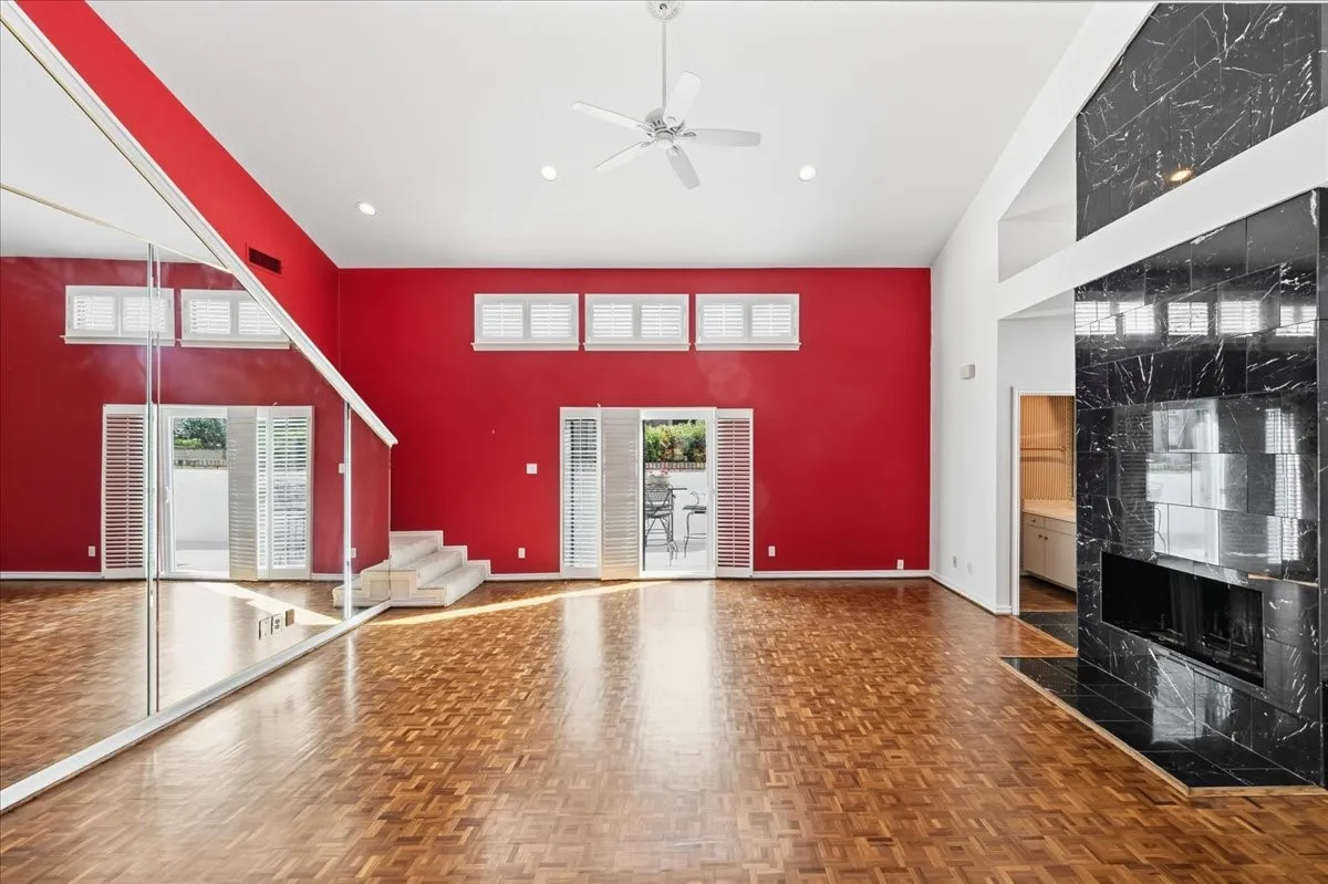 Single Family Residence For Rent in Tarrant County , 22 One Main Place, Benbrook, Texas 76126, 3 Bedroom, 4 Bathroom, 2 Garage spaces, 2,635 Sqft, built in 1984, Preowned, mls#21234229, Real Estate Agent in Benbrook, Homes For Rent in Tarrant county, Homes For Rent in Benbrook, Realtor in Benbrook Texas, Real Estate Brokerage Independent Realty Texas, Luminita Cordes Realtor