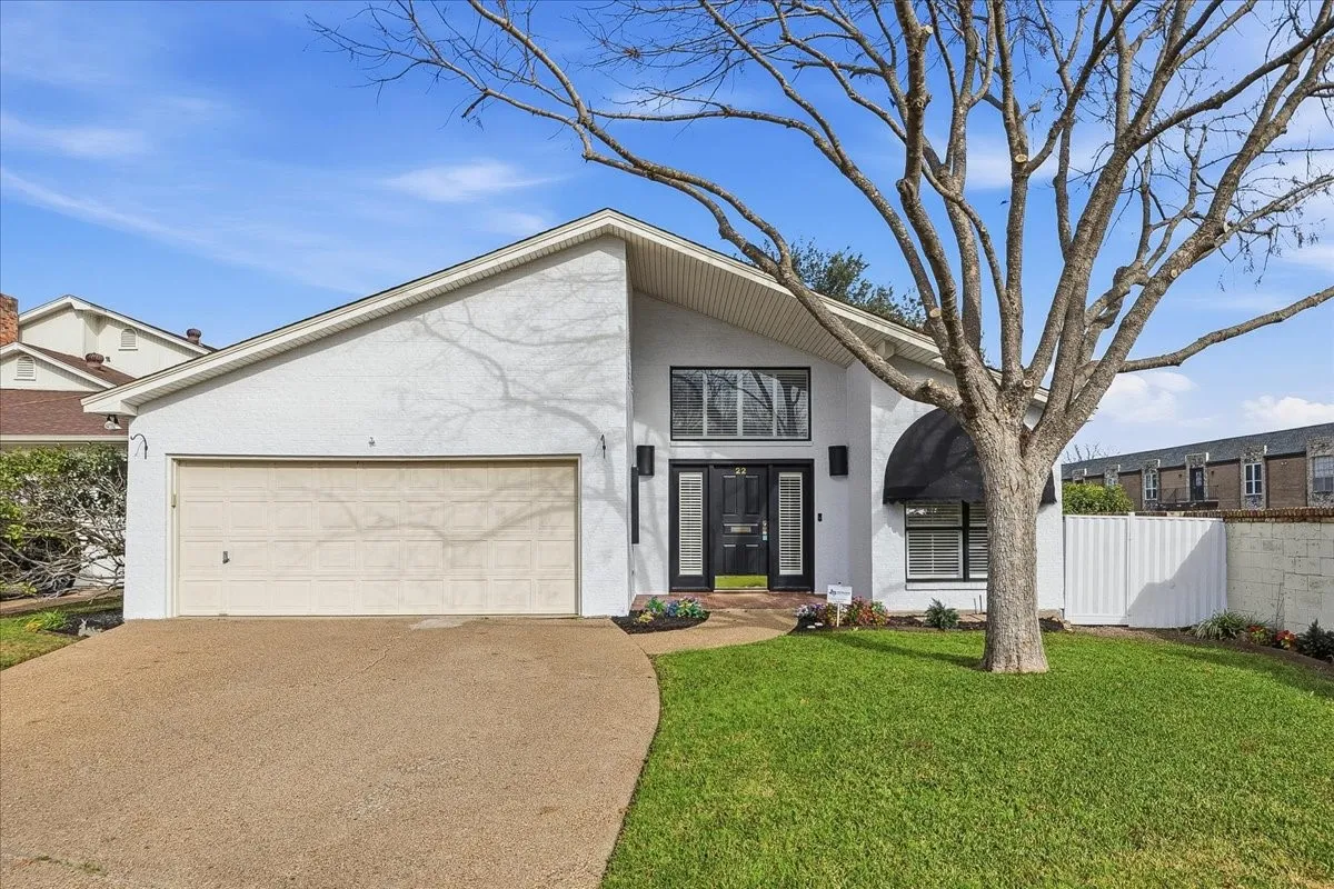 Single Family Residence For Rent in Tarrant County , 22 One Main Place, Benbrook, Texas 76126, 3 Bedroom, 4 Bathroom, 2 Garage spaces, 2,635 Sqft, built in 1984, Preowned, mls#21234229, Real Estate Agent in Benbrook, Homes For Rent in Tarrant county, Homes For Rent in Benbrook, Realtor in Benbrook Texas, Real Estate Brokerage Independent Realty Texas, Luminita Cordes Realtor