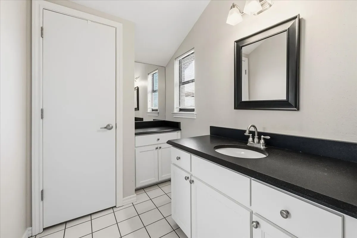 Single Family Residence For Rent in Tarrant County , 22 One Main Place, Benbrook, Texas 76126, 3 Bedroom, 4 Bathroom, 2 Garage spaces, 2,635 Sqft, built in 1984, Preowned, mls#21234229, Real Estate Agent in Benbrook, Homes For Rent in Tarrant county, Homes For Rent in Benbrook, Realtor in Benbrook Texas, Real Estate Brokerage Independent Realty Texas, Luminita Cordes Realtor