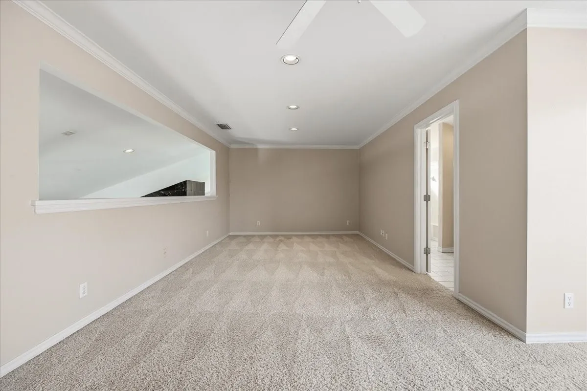 Single Family Residence For Rent in Tarrant County , 22 One Main Place, Benbrook, Texas 76126, 3 Bedroom, 4 Bathroom, 2 Garage spaces, 2,635 Sqft, built in 1984, Preowned, mls#21234229, Real Estate Agent in Benbrook, Homes For Rent in Tarrant county, Homes For Rent in Benbrook, Realtor in Benbrook Texas, Real Estate Brokerage Independent Realty Texas, Luminita Cordes Realtor