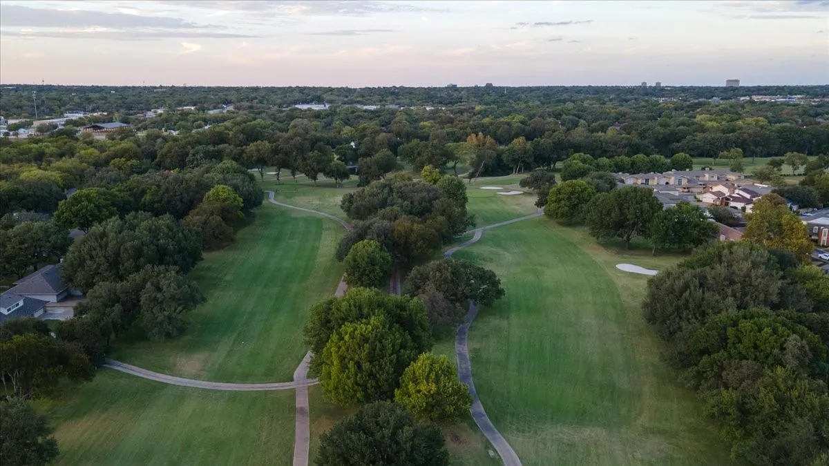 Single Family Residence For Rent in Tarrant County , 22 One Main Place, Benbrook, Texas 76126, 3 Bedroom, 4 Bathroom, 2 Garage spaces, 2,635 Sqft, built in 1984, Preowned, mls#21234229, Real Estate Agent in Benbrook, Homes For Rent in Tarrant county, Homes For Rent in Benbrook, Realtor in Benbrook Texas, Real Estate Brokerage Independent Realty Texas, Luminita Cordes Realtor