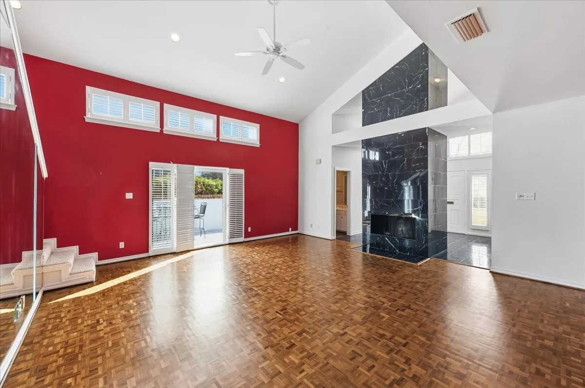 Single Family Residence For Rent in Tarrant County , 22 One Main Place, Benbrook, Texas 76126, 3 Bedroom, 4 Bathroom, 2 Garage spaces, 2,635 Sqft, built in 1984, Preowned, mls#21234229, Real Estate Agent in Benbrook, Homes For Rent in Tarrant county, Homes For Rent in Benbrook, Realtor in Benbrook Texas, Real Estate Brokerage Independent Realty Texas, Luminita Cordes Realtor