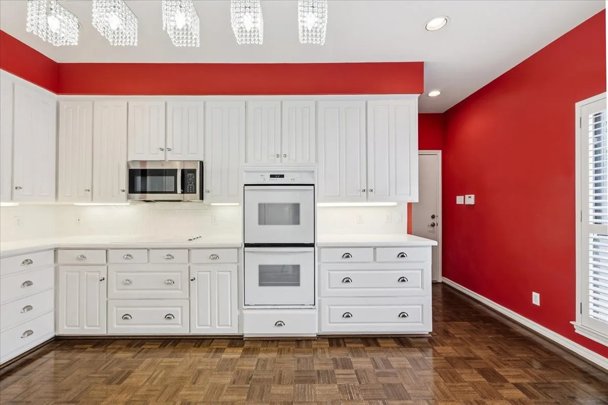 Single Family Residence For Rent in Tarrant County , 22 One Main Place, Benbrook, Texas 76126, 3 Bedroom, 4 Bathroom, 2 Garage spaces, 2,635 Sqft, built in 1984, Preowned, mls#21234229, Real Estate Agent in Benbrook, Homes For Rent in Tarrant county, Homes For Rent in Benbrook, Realtor in Benbrook Texas, Real Estate Brokerage Independent Realty Texas, Luminita Cordes Realtor