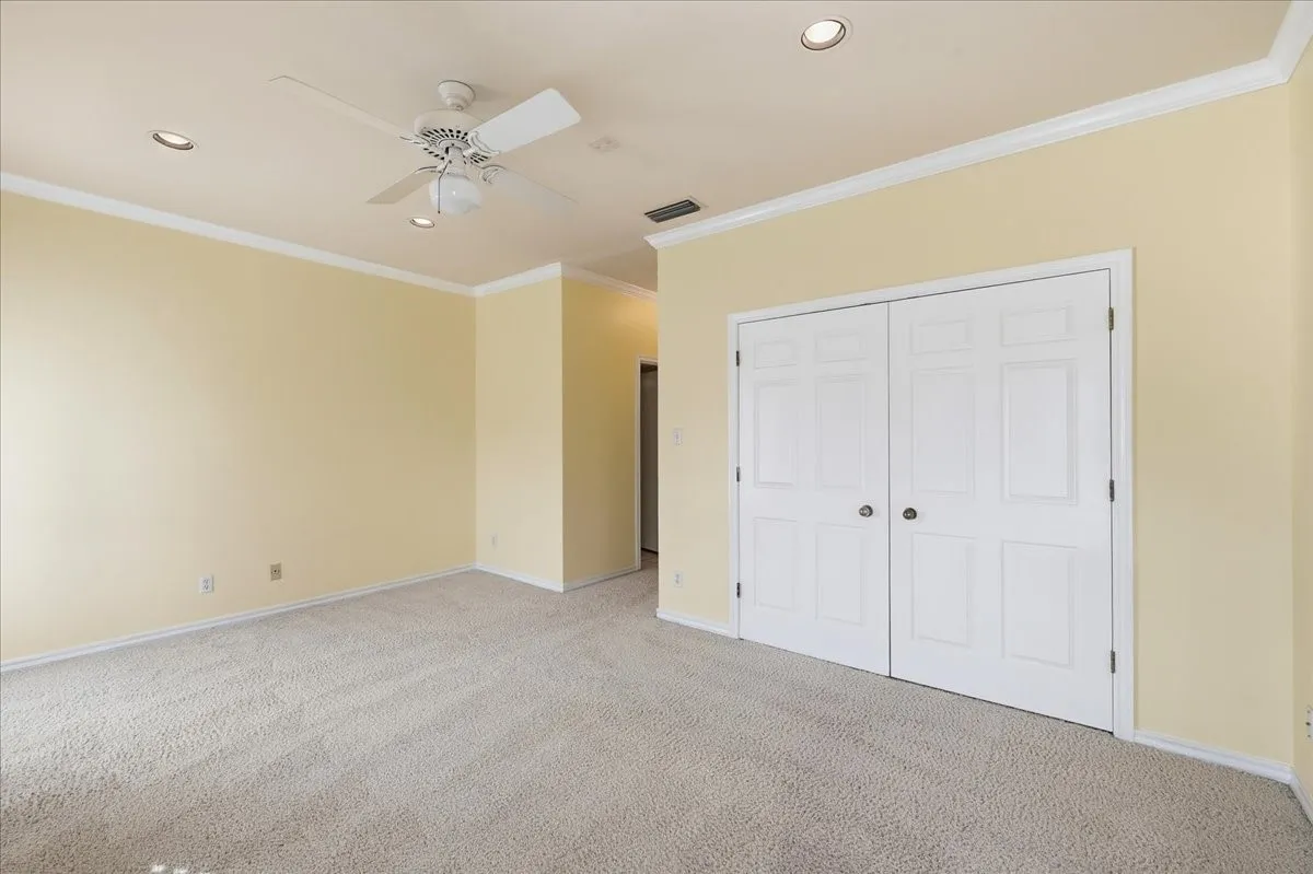 Single Family Residence For Rent in Tarrant County , 22 One Main Place, Benbrook, Texas 76126, 3 Bedroom, 4 Bathroom, 2 Garage spaces, 2,635 Sqft, built in 1984, Preowned, mls#21234229, Real Estate Agent in Benbrook, Homes For Rent in Tarrant county, Homes For Rent in Benbrook, Realtor in Benbrook Texas, Real Estate Brokerage Independent Realty Texas, Luminita Cordes Realtor