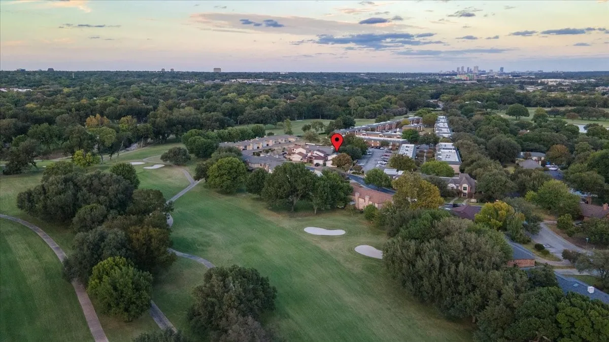 Single Family Residence For Rent in Tarrant County , 22 One Main Place, Benbrook, Texas 76126, 3 Bedroom, 4 Bathroom, 2 Garage spaces, 2,635 Sqft, built in 1984, Preowned, mls#21234229, Real Estate Agent in Benbrook, Homes For Rent in Tarrant county, Homes For Rent in Benbrook, Realtor in Benbrook Texas, Real Estate Brokerage Independent Realty Texas, Luminita Cordes Realtor