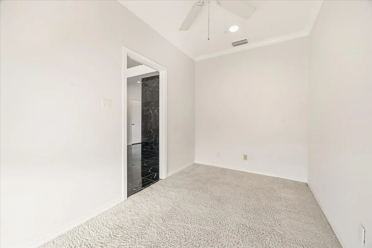 Single Family Residence For Rent in Tarrant County , 22 One Main Place, Benbrook, Texas 76126, 3 Bedroom, 4 Bathroom, 2 Garage spaces, 2,635 Sqft, built in 1984, Preowned, mls#21234229, Real Estate Agent in Benbrook, Homes For Rent in Tarrant county, Homes For Rent in Benbrook, Realtor in Benbrook Texas, Real Estate Brokerage Independent Realty Texas, Luminita Cordes Realtor