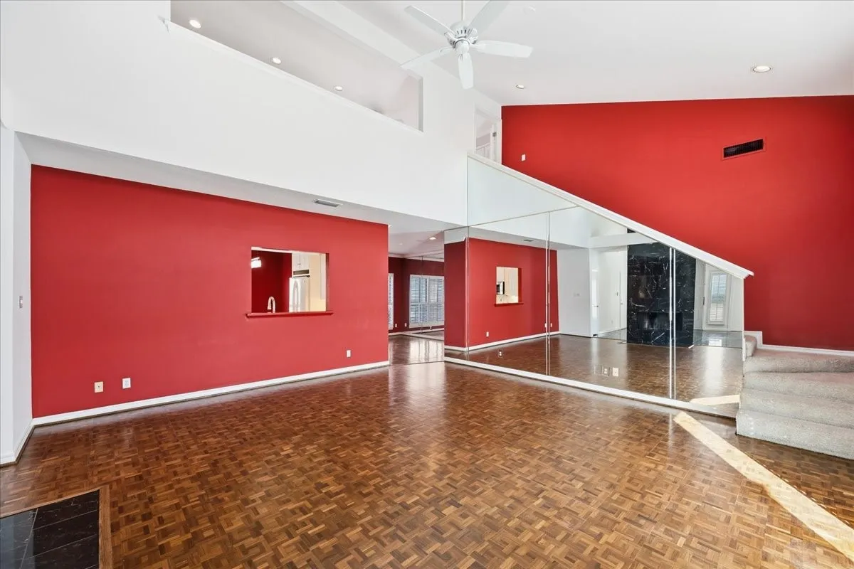 Single Family Residence For Rent in Tarrant County , 22 One Main Place, Benbrook, Texas 76126, 3 Bedroom, 4 Bathroom, 2 Garage spaces, 2,635 Sqft, built in 1984, Preowned, mls#21234229, Real Estate Agent in Benbrook, Homes For Rent in Tarrant county, Homes For Rent in Benbrook, Realtor in Benbrook Texas, Real Estate Brokerage Independent Realty Texas, Luminita Cordes Realtor