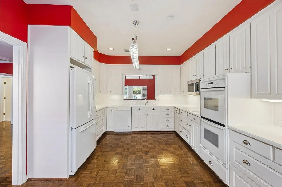 Single Family Residence For Rent in Tarrant County , 22 One Main Place, Benbrook, Texas 76126, 3 Bedroom, 4 Bathroom, 2 Garage spaces, 2,635 Sqft, built in 1984, Preowned, mls#21234229, Real Estate Agent in Benbrook, Homes For Rent in Tarrant county, Homes For Rent in Benbrook, Realtor in Benbrook Texas, Real Estate Brokerage Independent Realty Texas, Luminita Cordes Realtor