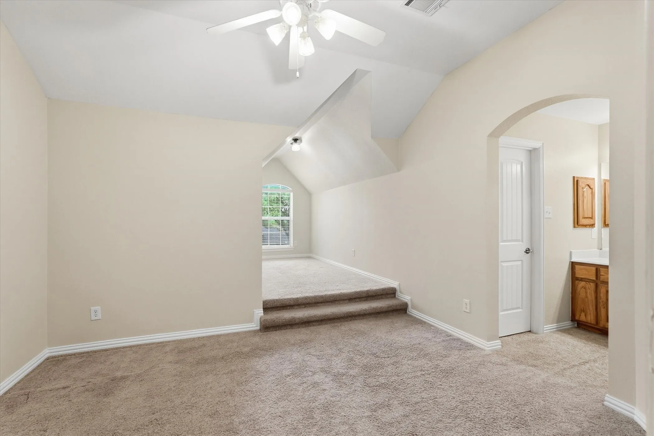 Single Family Residence For Sale in Dallas County , 6716 Prairie Flower Trail, Dallas, Texas 75227, 5 Bedroom, 4 Bathroom, 2 Garage spaces, 3,419 Sqft, built in 2007, mls#21234259, Real Estate Agent in Dallas, Homes For Sale in Dallas county, Homes For Sale in Dallas, Realtor in Dallas Texas, Real Estate Brokerage Independent Realty Texas, Luminita Cordes Realtor