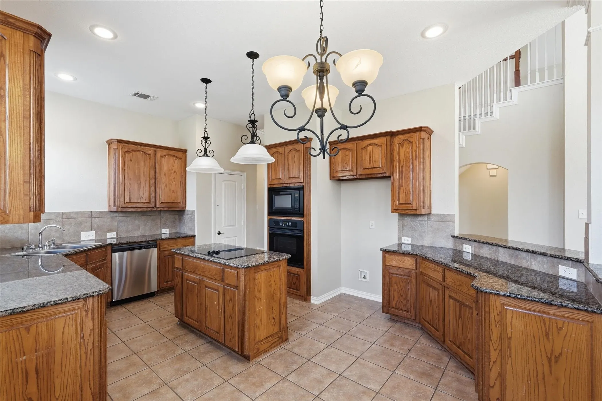 Single Family Residence For Sale in Dallas County , 6716 Prairie Flower Trail, Dallas, Texas 75227, 5 Bedroom, 4 Bathroom, 2 Garage spaces, 3,419 Sqft, built in 2007, mls#21234259, Real Estate Agent in Dallas, Homes For Sale in Dallas county, Homes For Sale in Dallas, Realtor in Dallas Texas, Real Estate Brokerage Independent Realty Texas, Luminita Cordes Realtor
