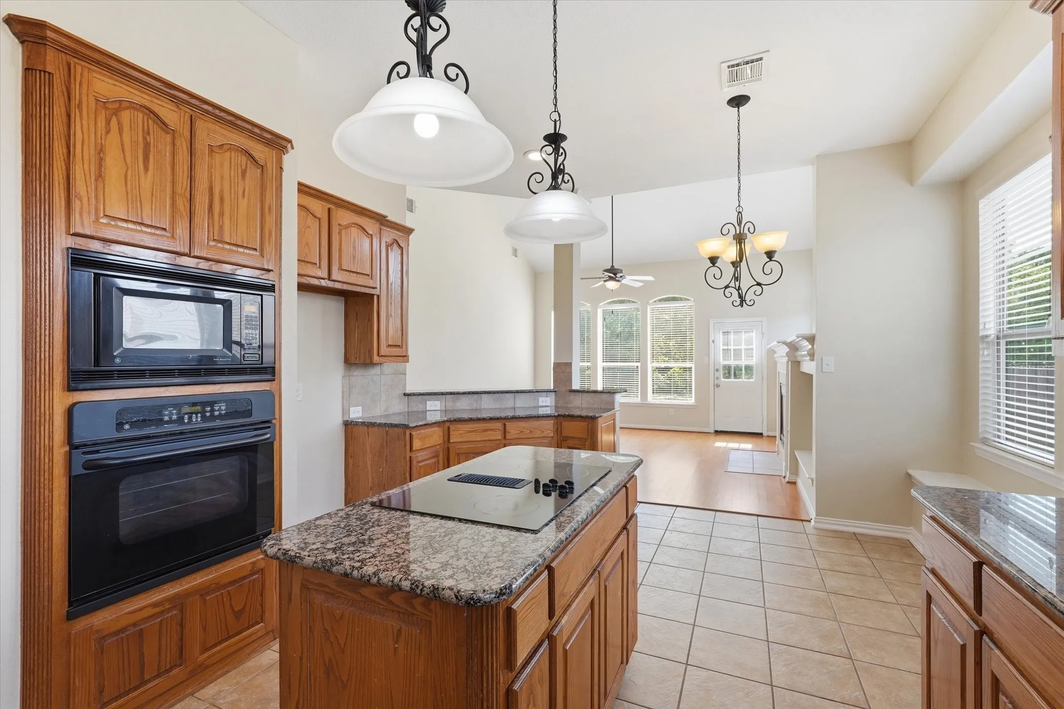 Single Family Residence For Sale in Dallas County , 6716 Prairie Flower Trail, Dallas, Texas 75227, 5 Bedroom, 4 Bathroom, 2 Garage spaces, 3,419 Sqft, built in 2007, mls#21234259, Real Estate Agent in Dallas, Homes For Sale in Dallas county, Homes For Sale in Dallas, Realtor in Dallas Texas, Real Estate Brokerage Independent Realty Texas, Luminita Cordes Realtor