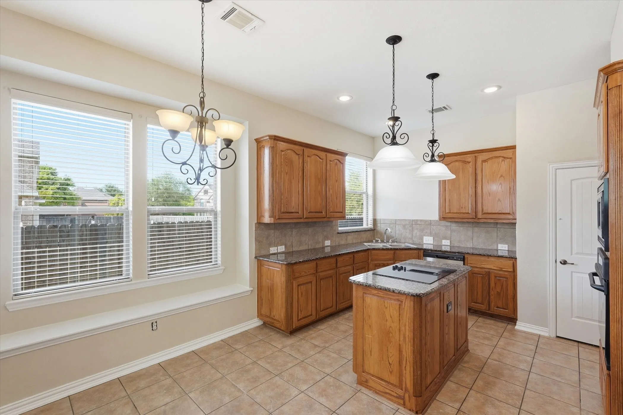 Single Family Residence For Sale in Dallas County , 6716 Prairie Flower Trail, Dallas, Texas 75227, 5 Bedroom, 4 Bathroom, 2 Garage spaces, 3,419 Sqft, built in 2007, mls#21234259, Real Estate Agent in Dallas, Homes For Sale in Dallas county, Homes For Sale in Dallas, Realtor in Dallas Texas, Real Estate Brokerage Independent Realty Texas, Luminita Cordes Realtor
